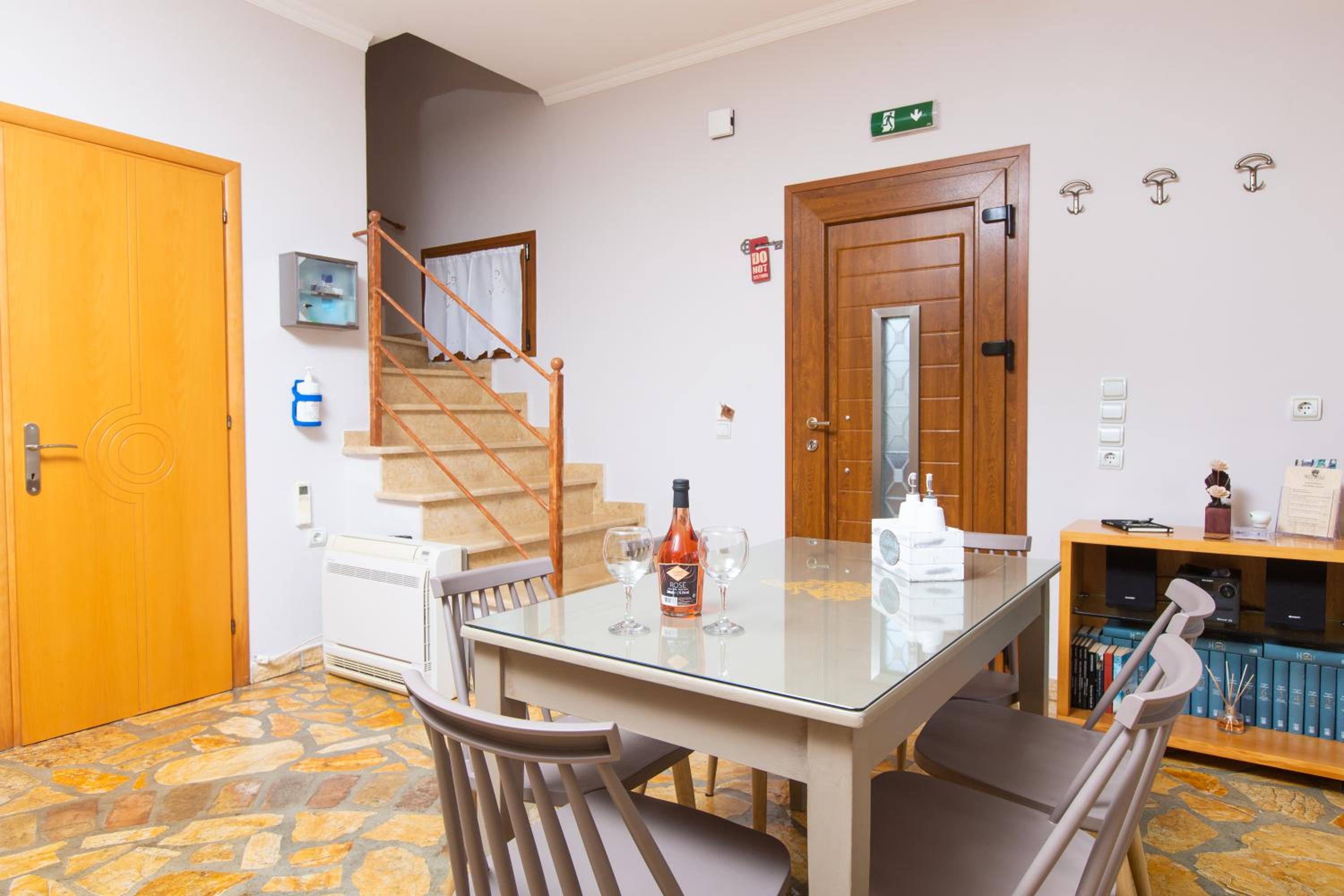 Villa with Sea View - Photo 5