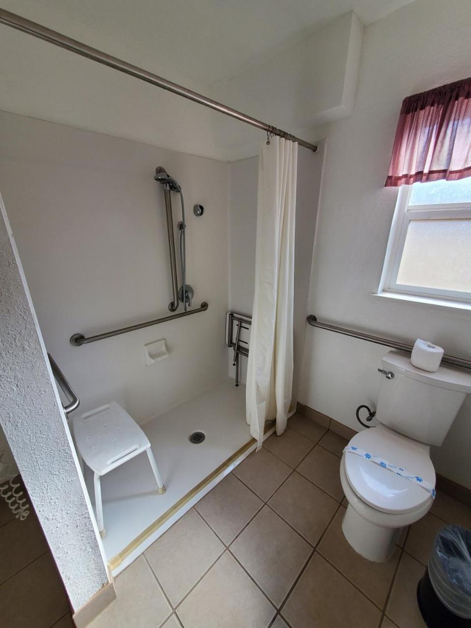 Bluebird Day Inn & Suites, Billede 2