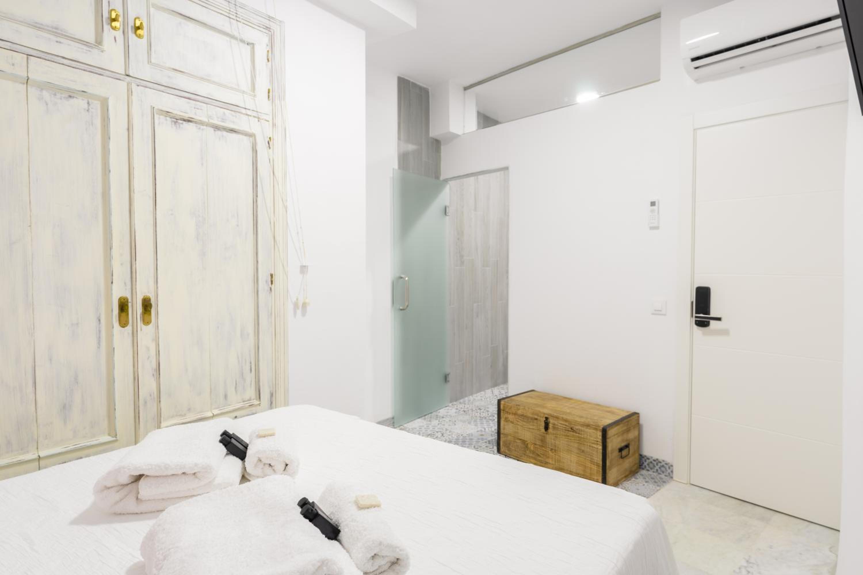 Standard Double Room - Photo 6