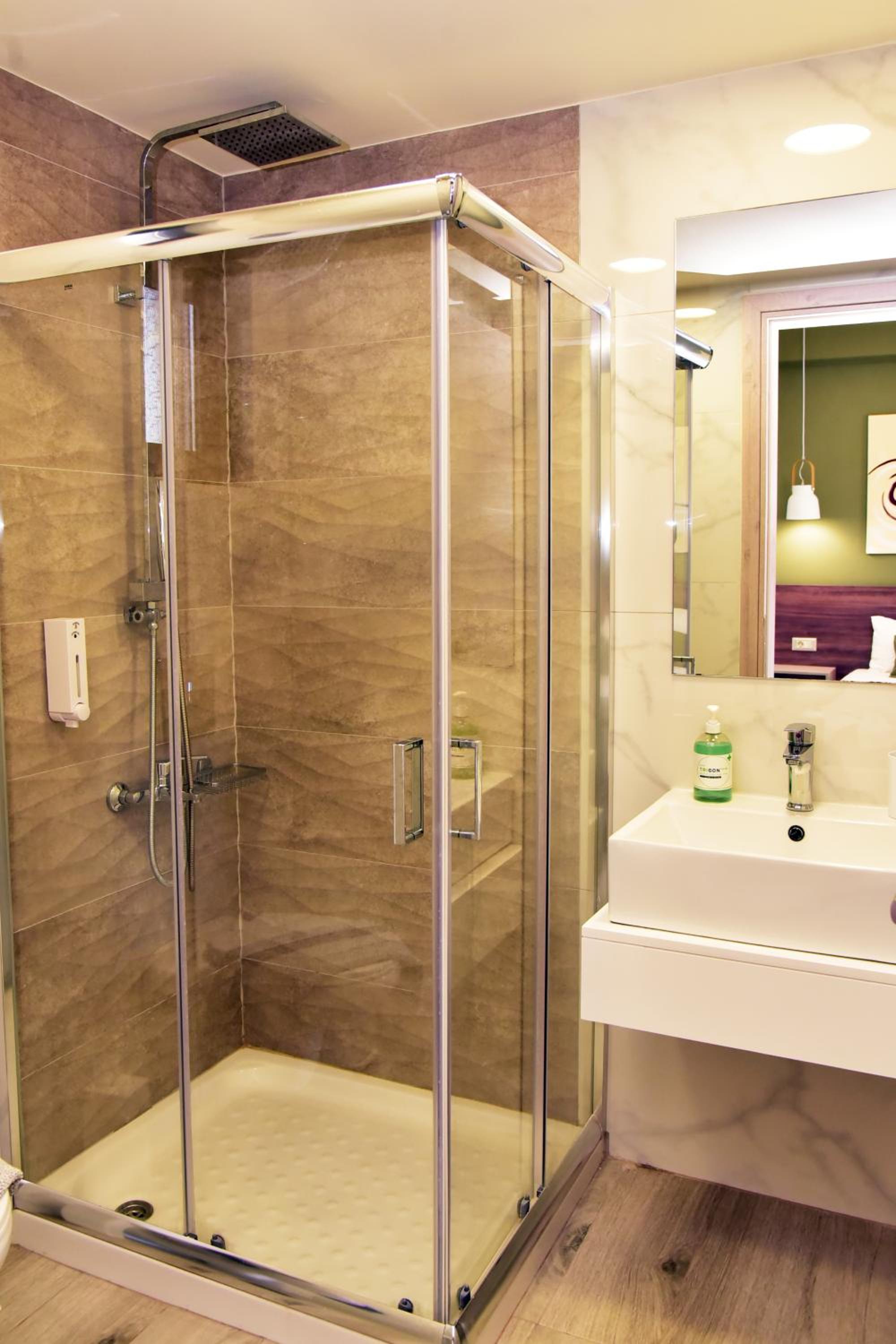 Basic Triple Room - Photo 13