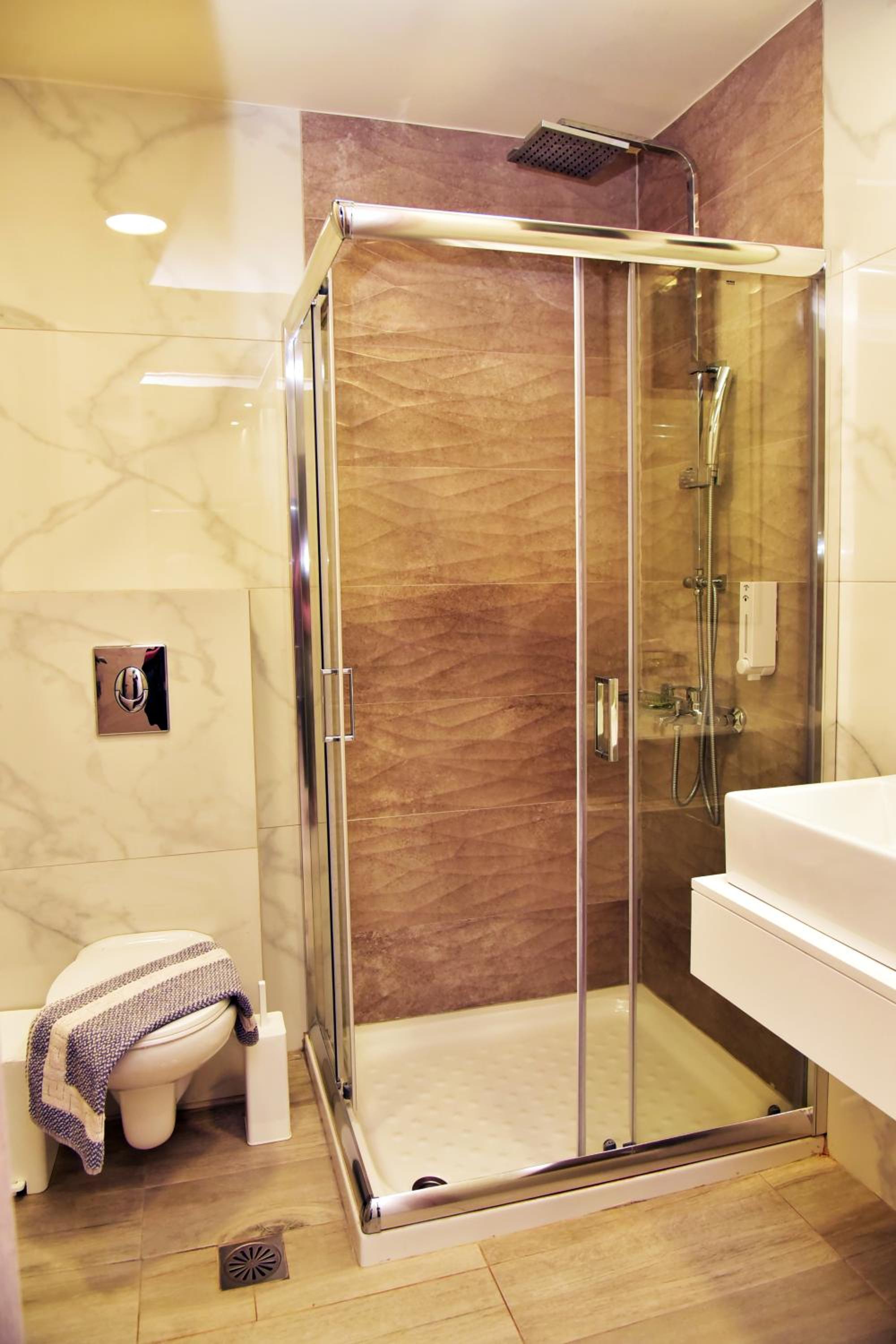 Basic Triple Room - Photo 14