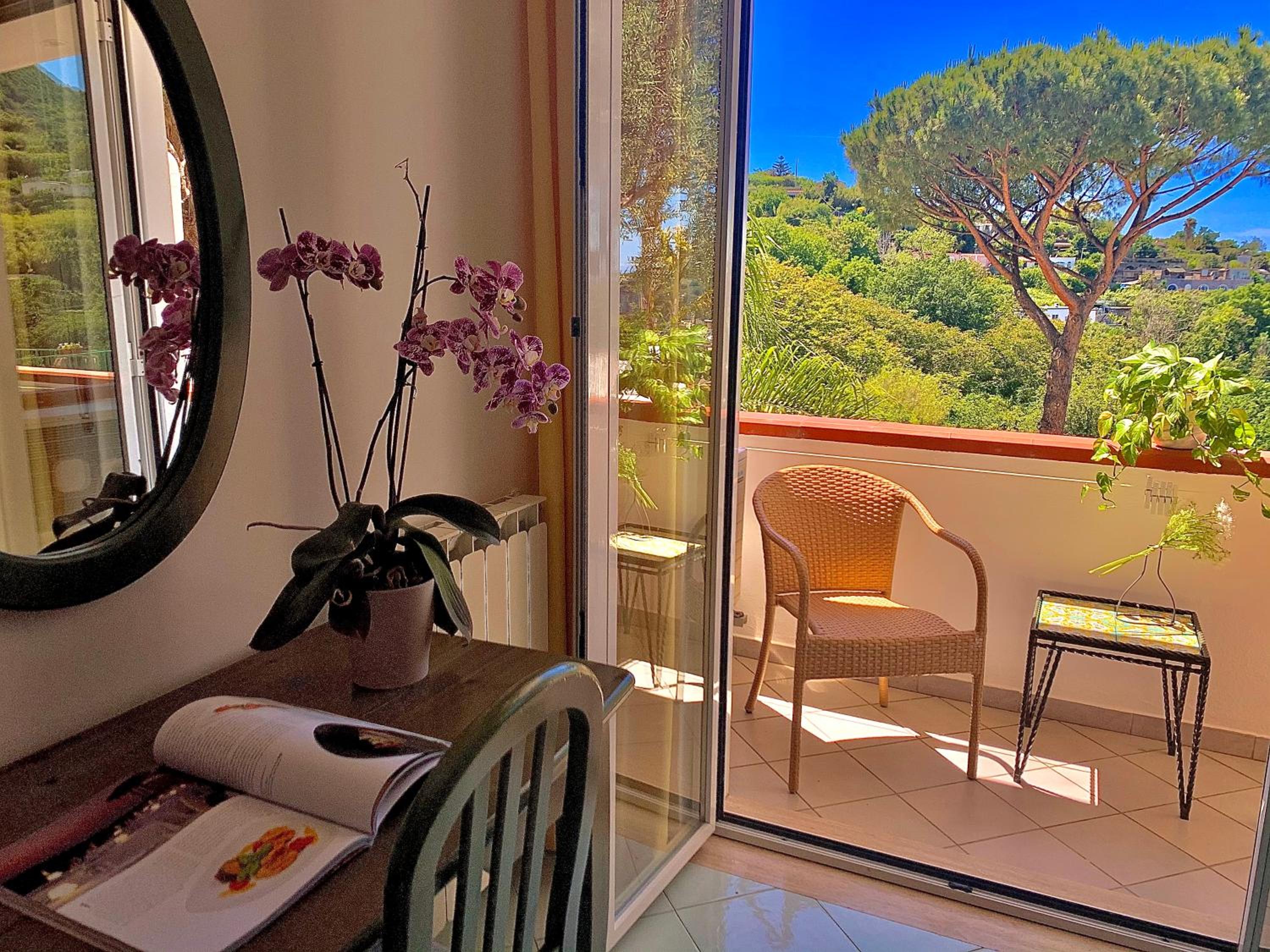 Double or Twin Room with Sea View - Photo 3