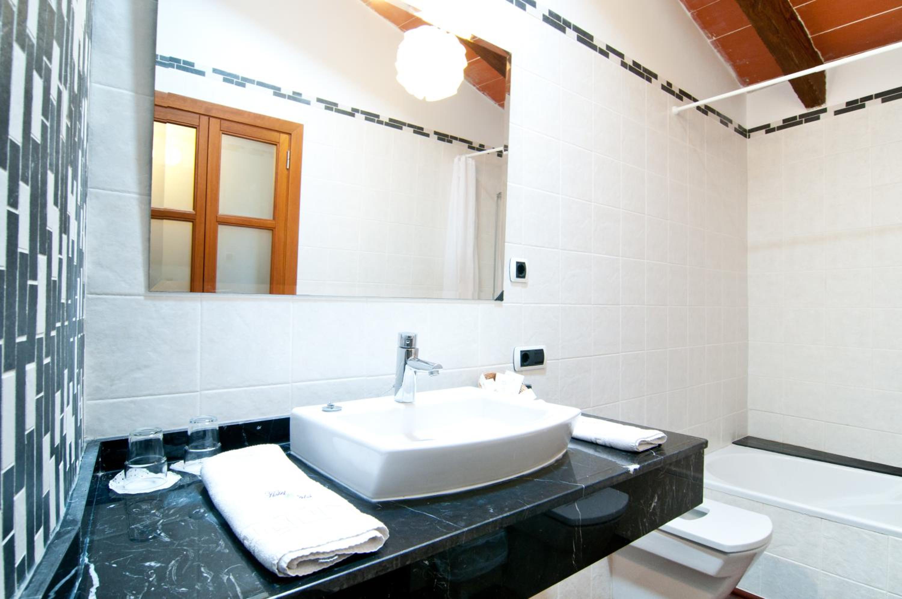 Double or Twin Room photo 3