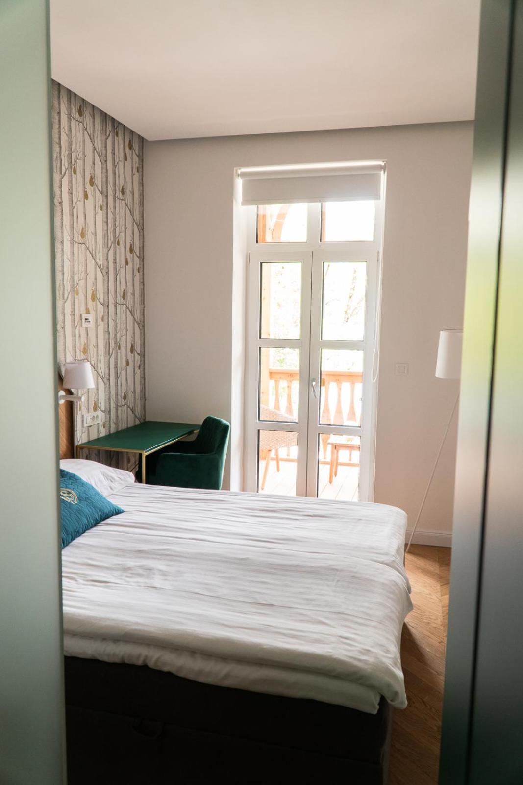 Double Room with Balcony and Lake View photo 2
