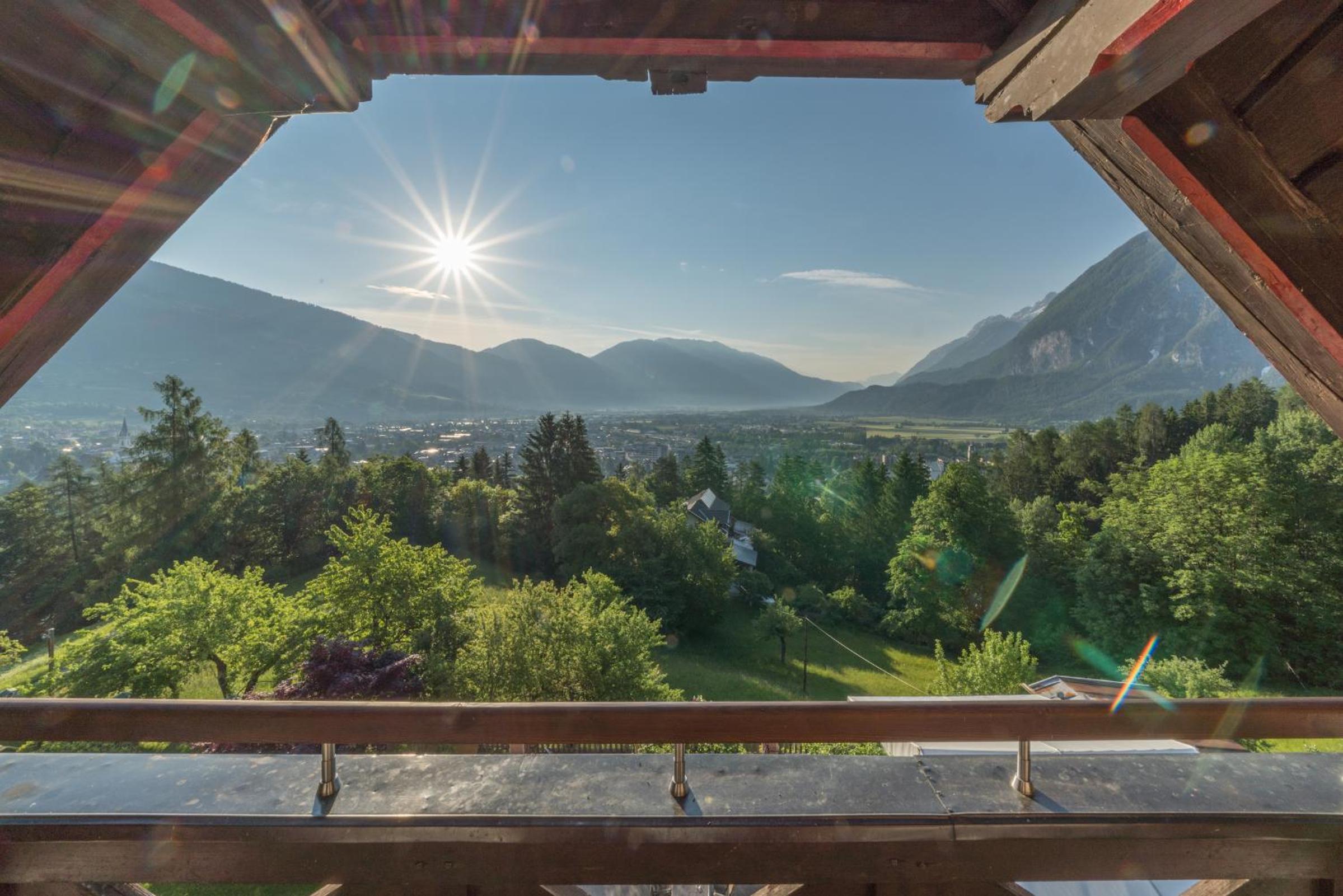 Family Room with Balcony and Panoramic View photo 2
