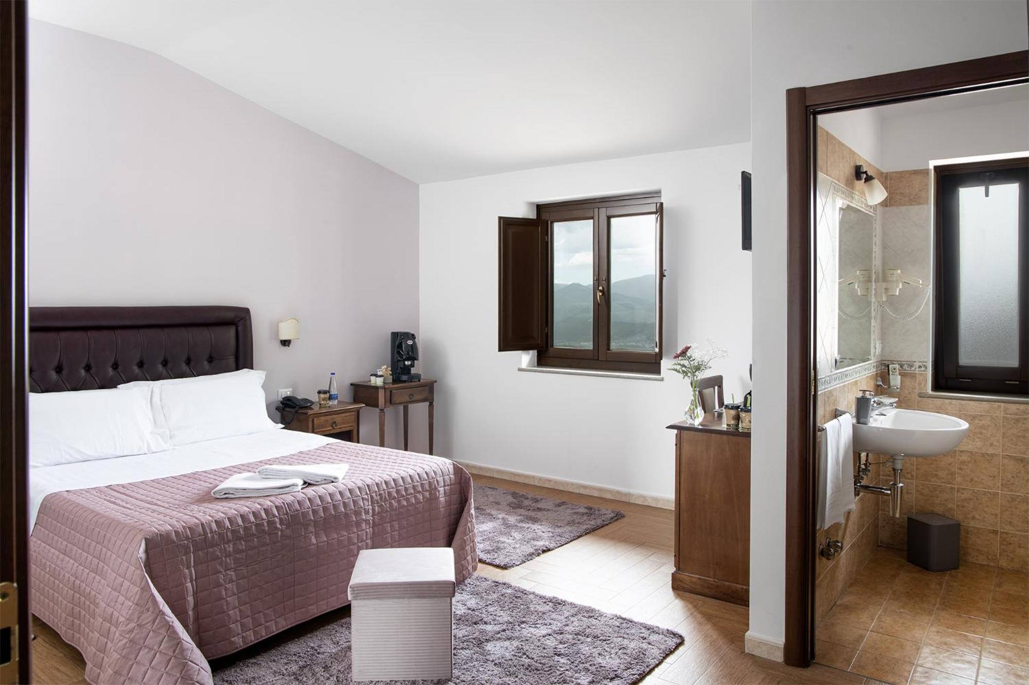 Standard Double Room photo 2