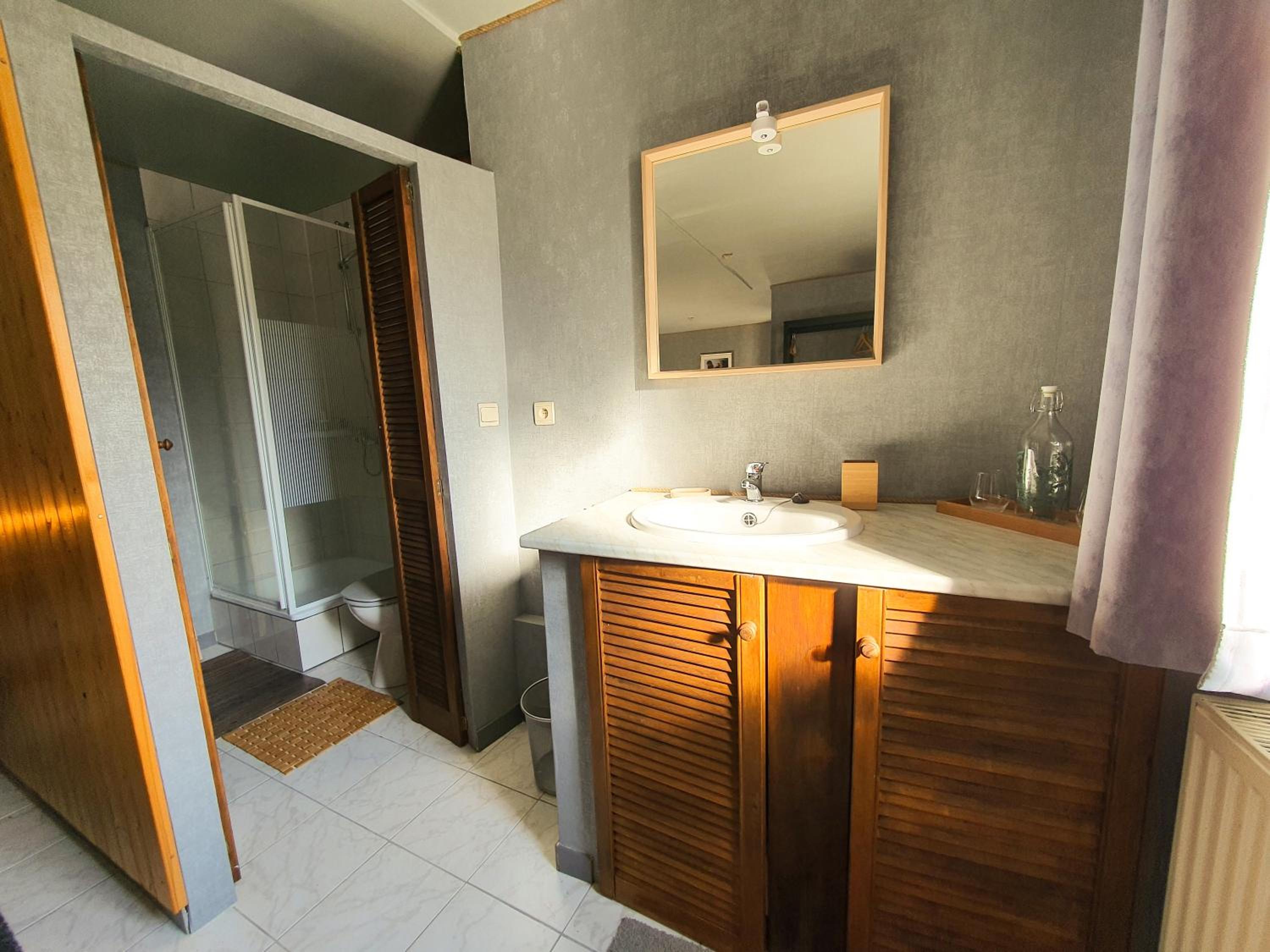 Deluxe Double Room with Shower photo 2
