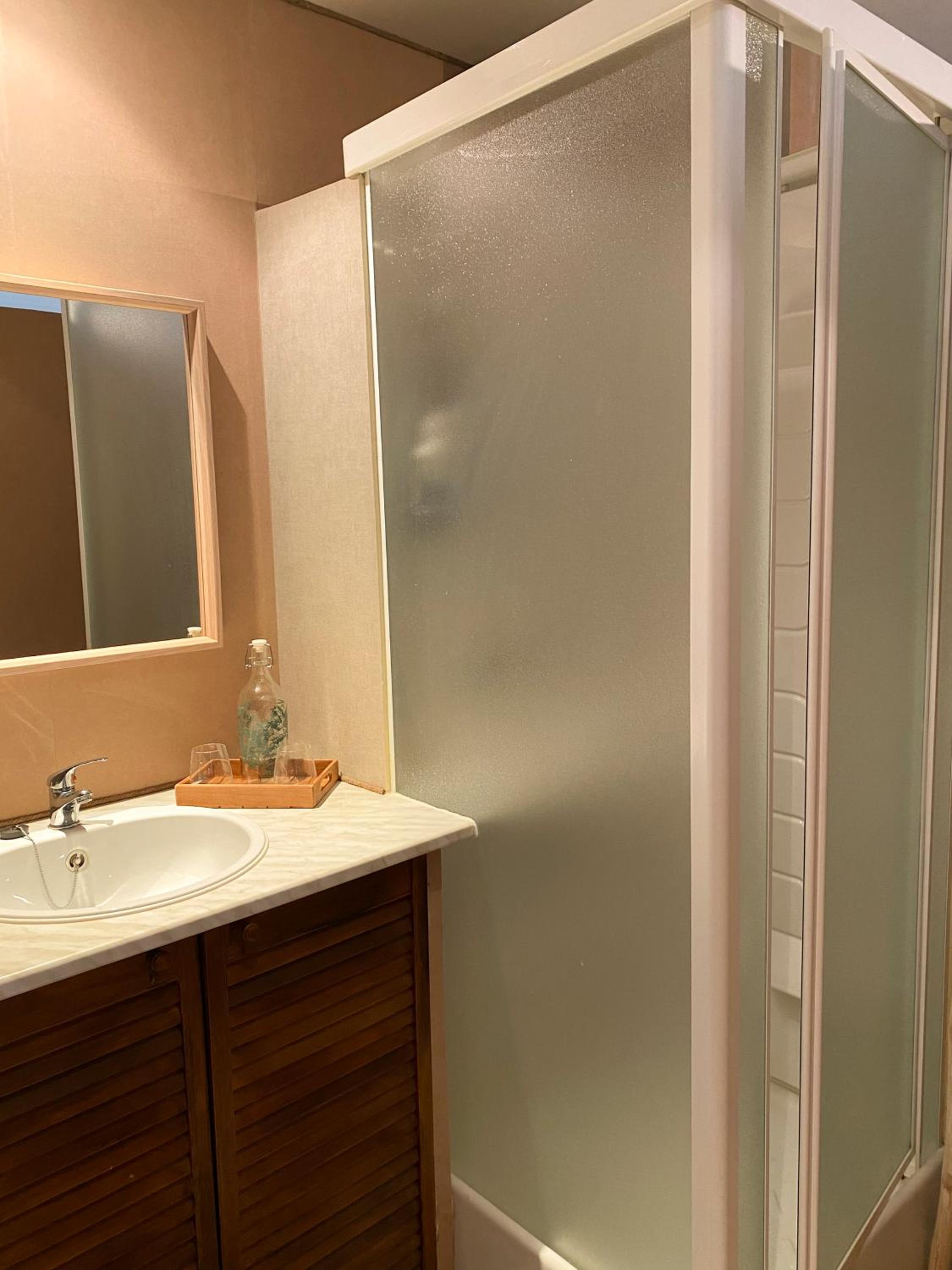 Deluxe Double Room with Shower photo 2