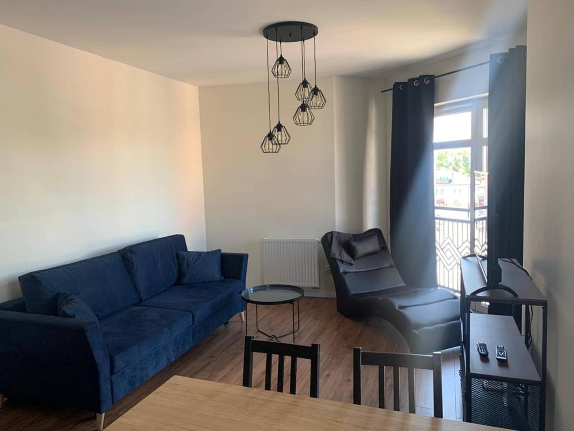 One-Bedroom Apartment - Photo 3