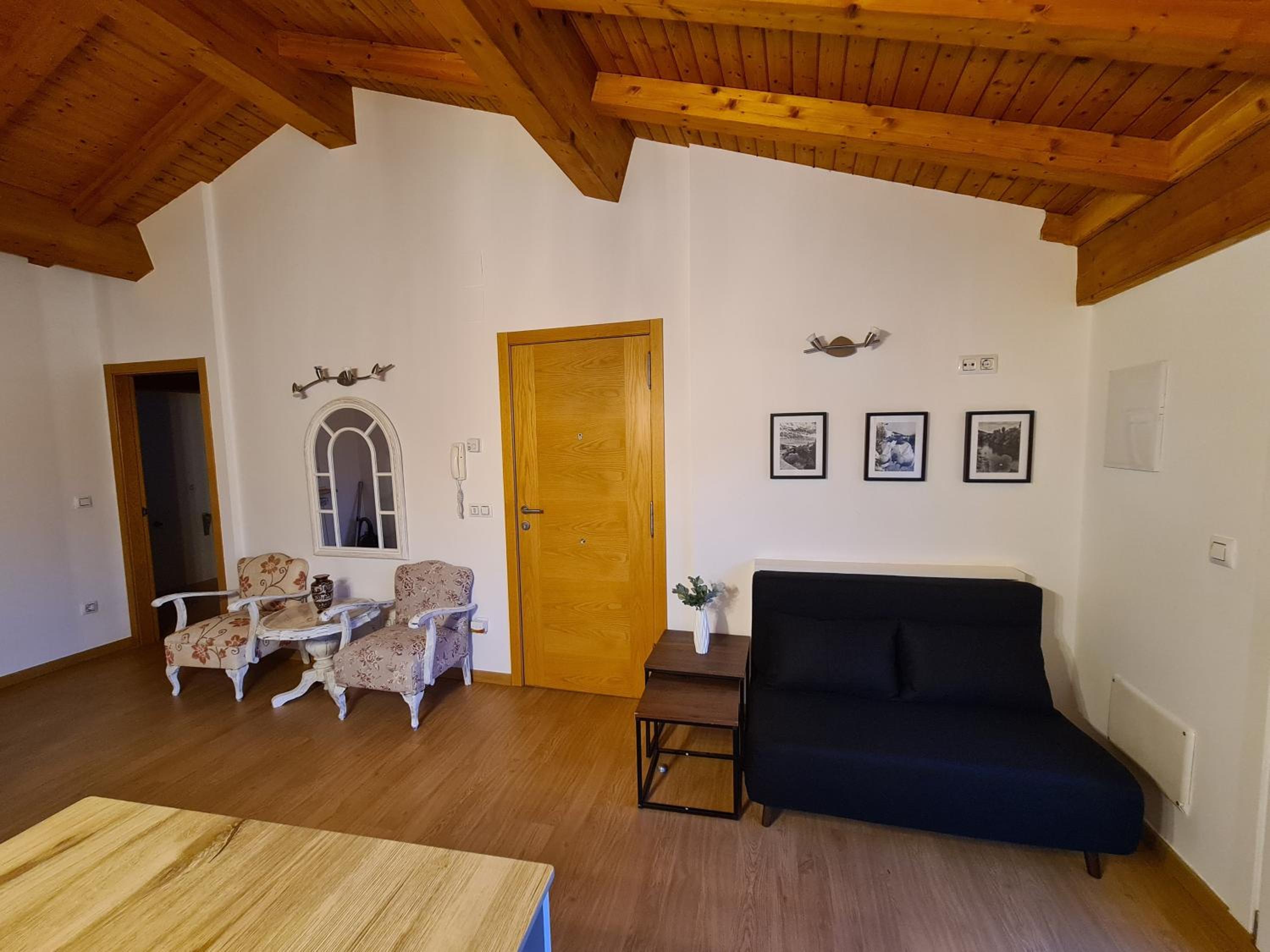 Apartment with Terrace - Photo 12