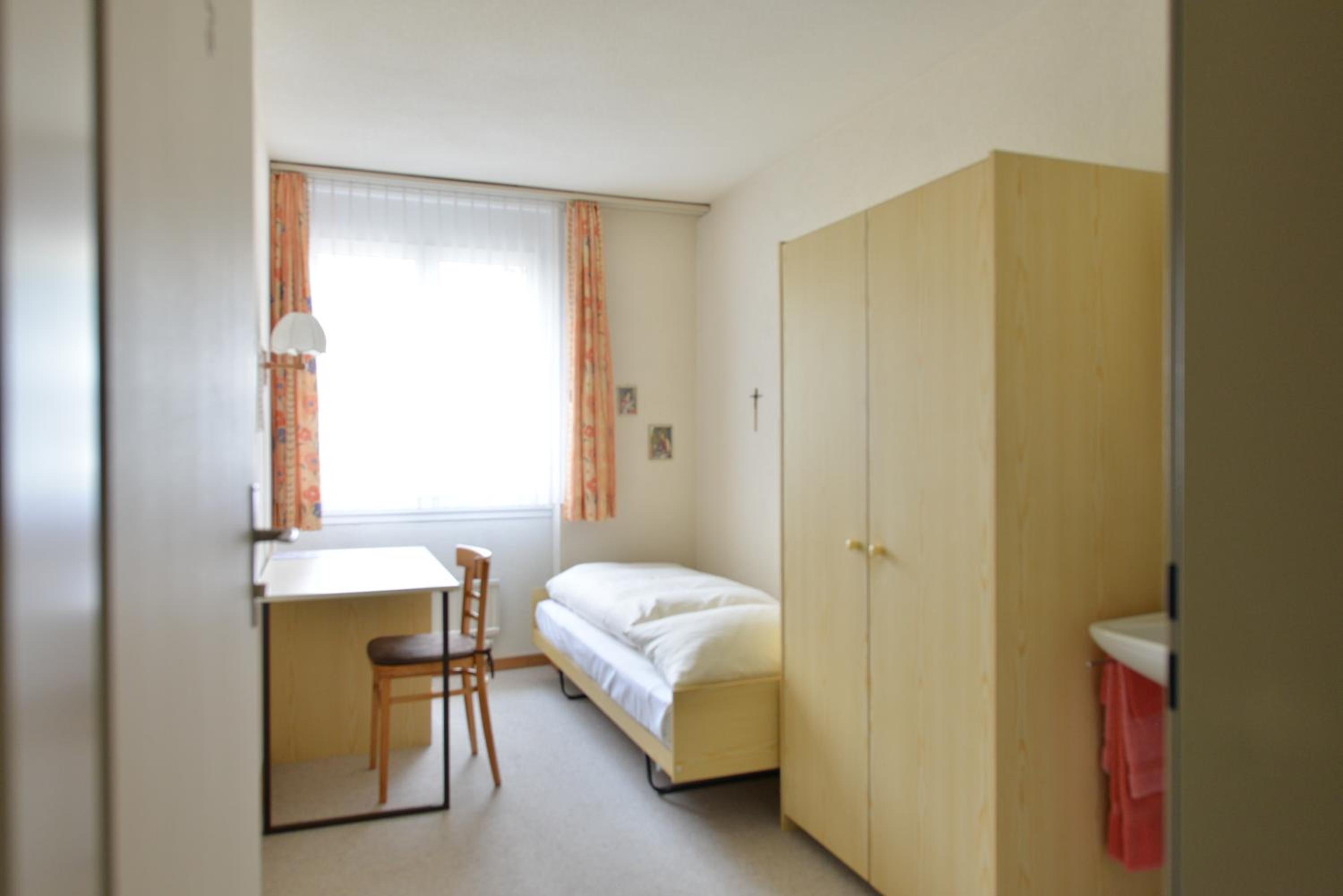 Single Room with Shared Bathroom photo 2