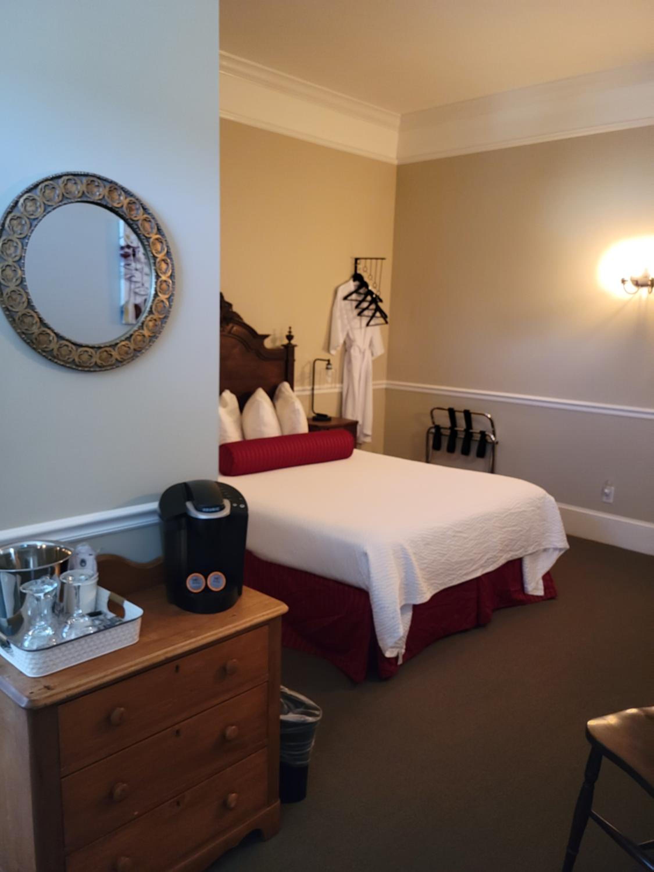 Queen Room - Disability Access photo 1