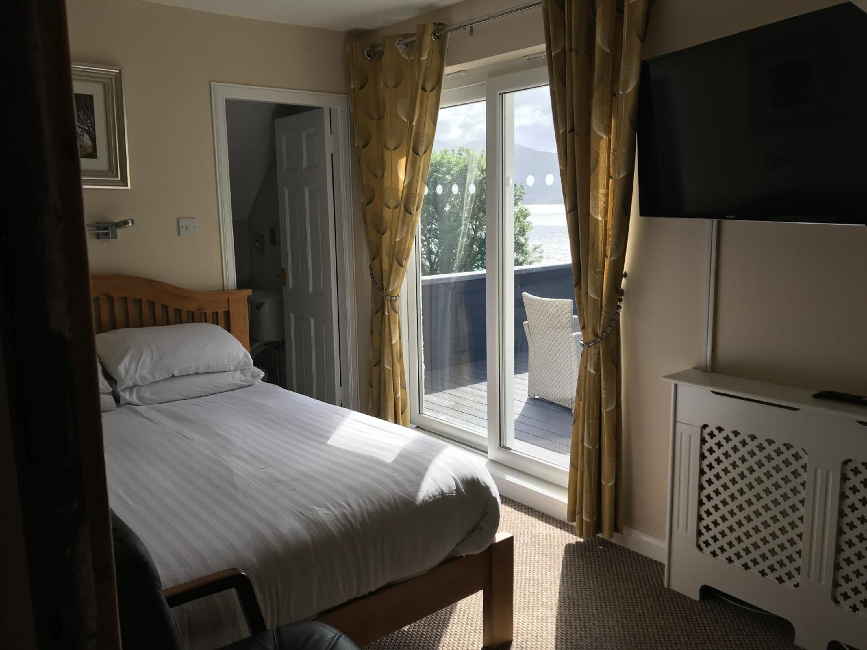 Double Room with Loch View photo 1
