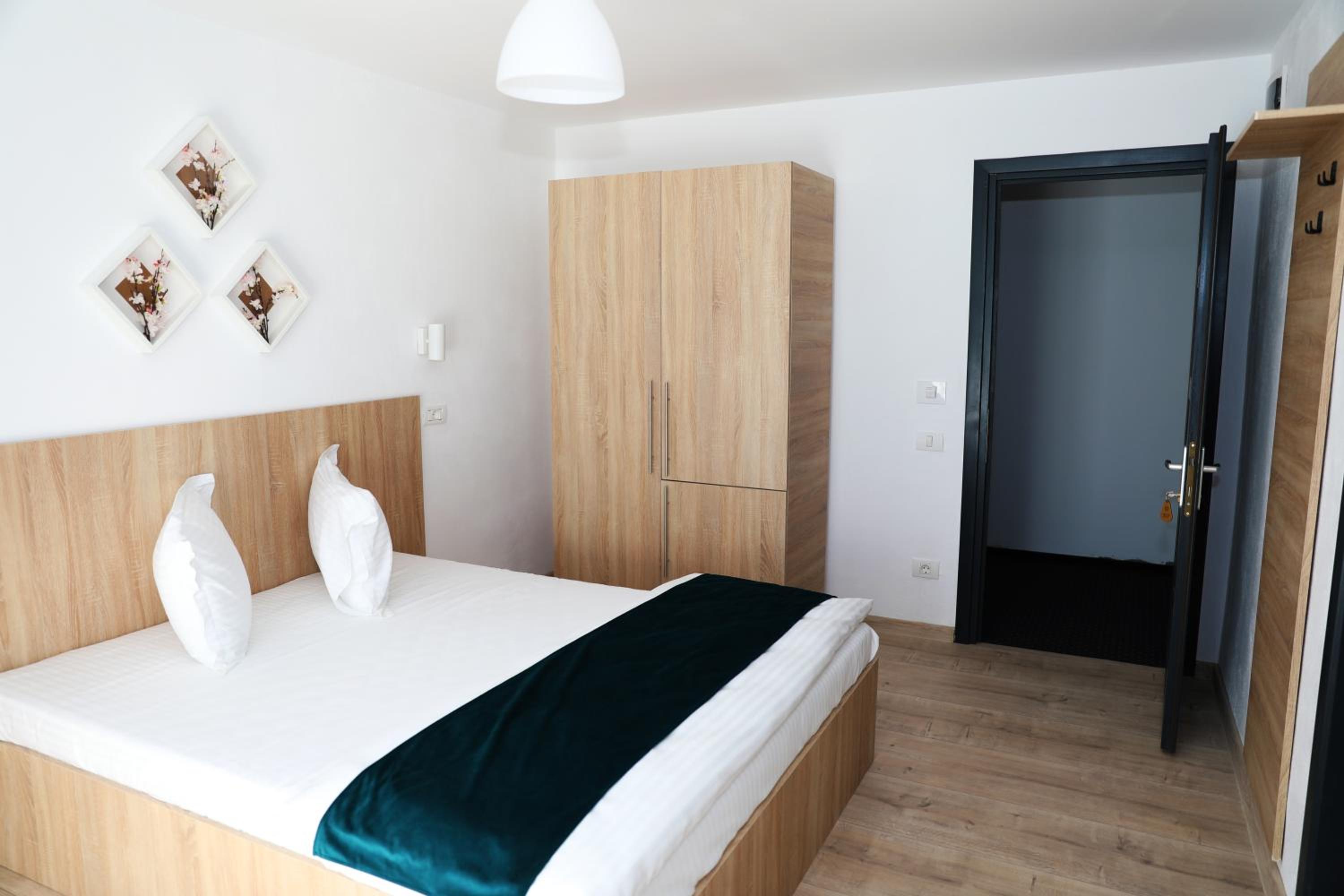 Double Room with Private Bathroom photo 2