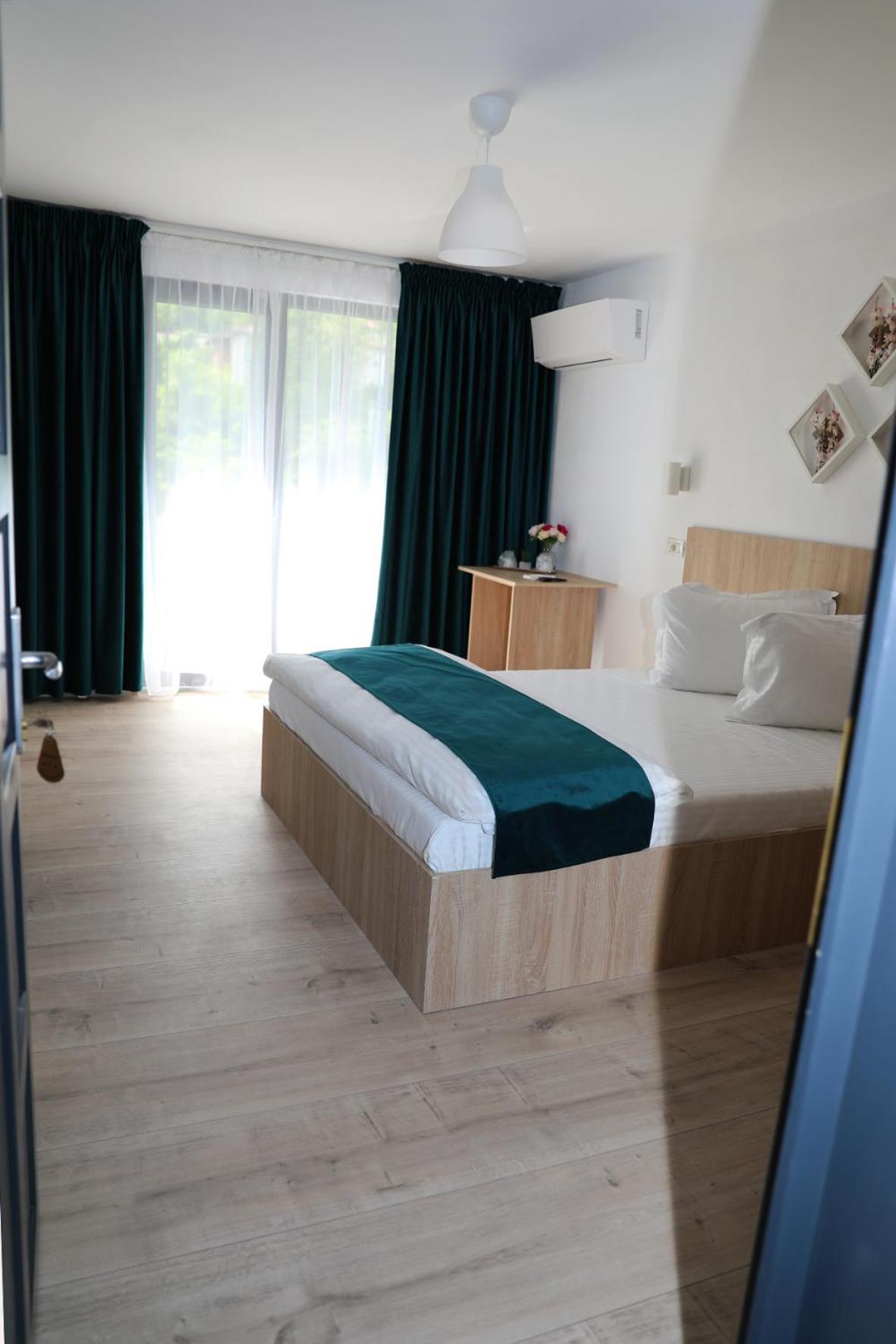 Double Room with Private Bathroom photo 3