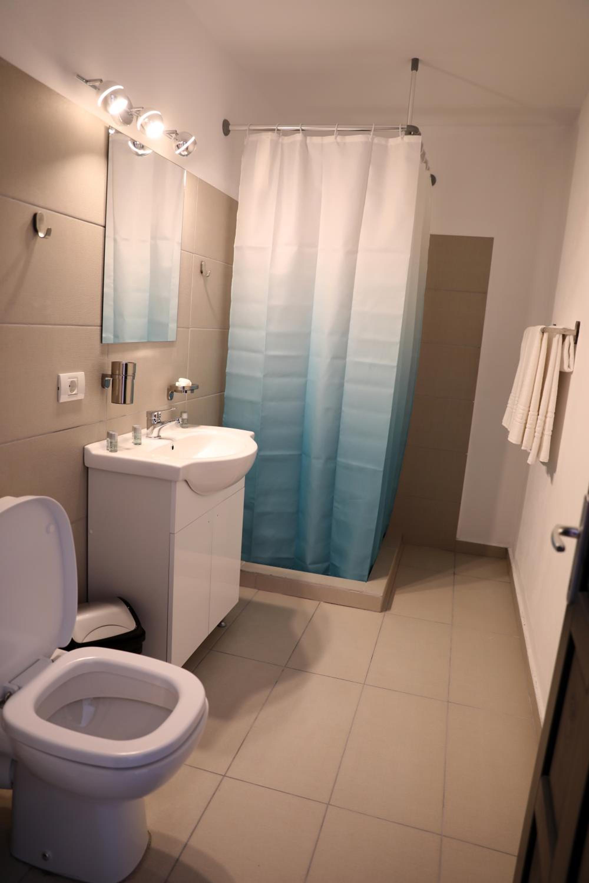 Triple Room with Private Bathroom photo 3