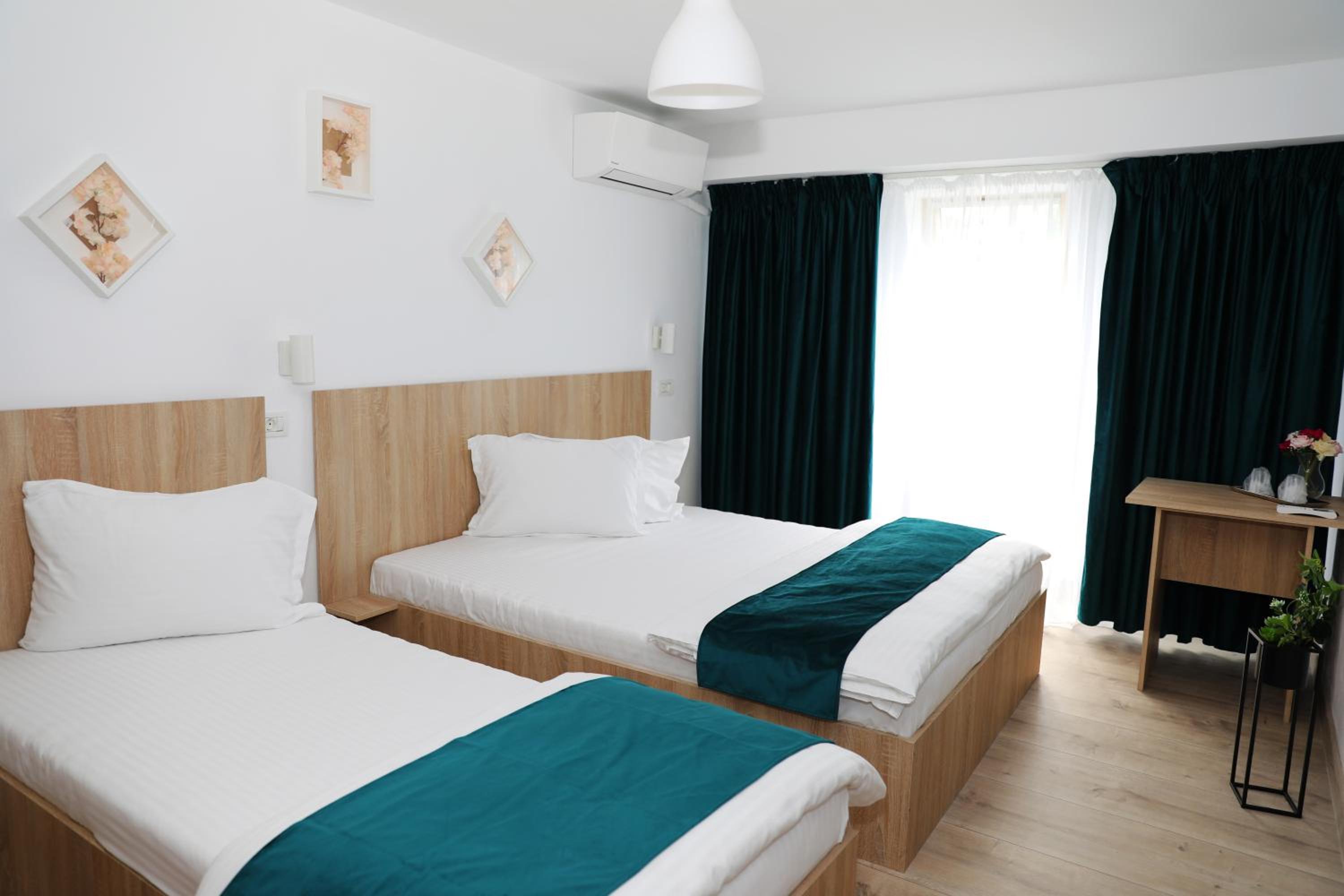 Triple Room with Private Bathroom photo 1