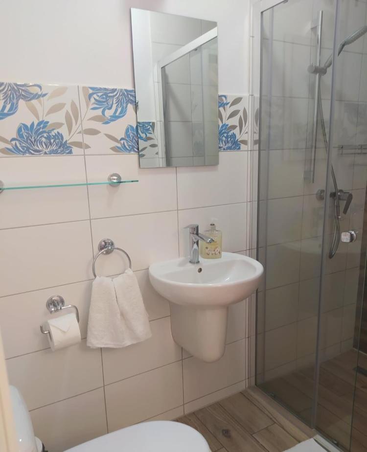 Family Room with Shower photo 3