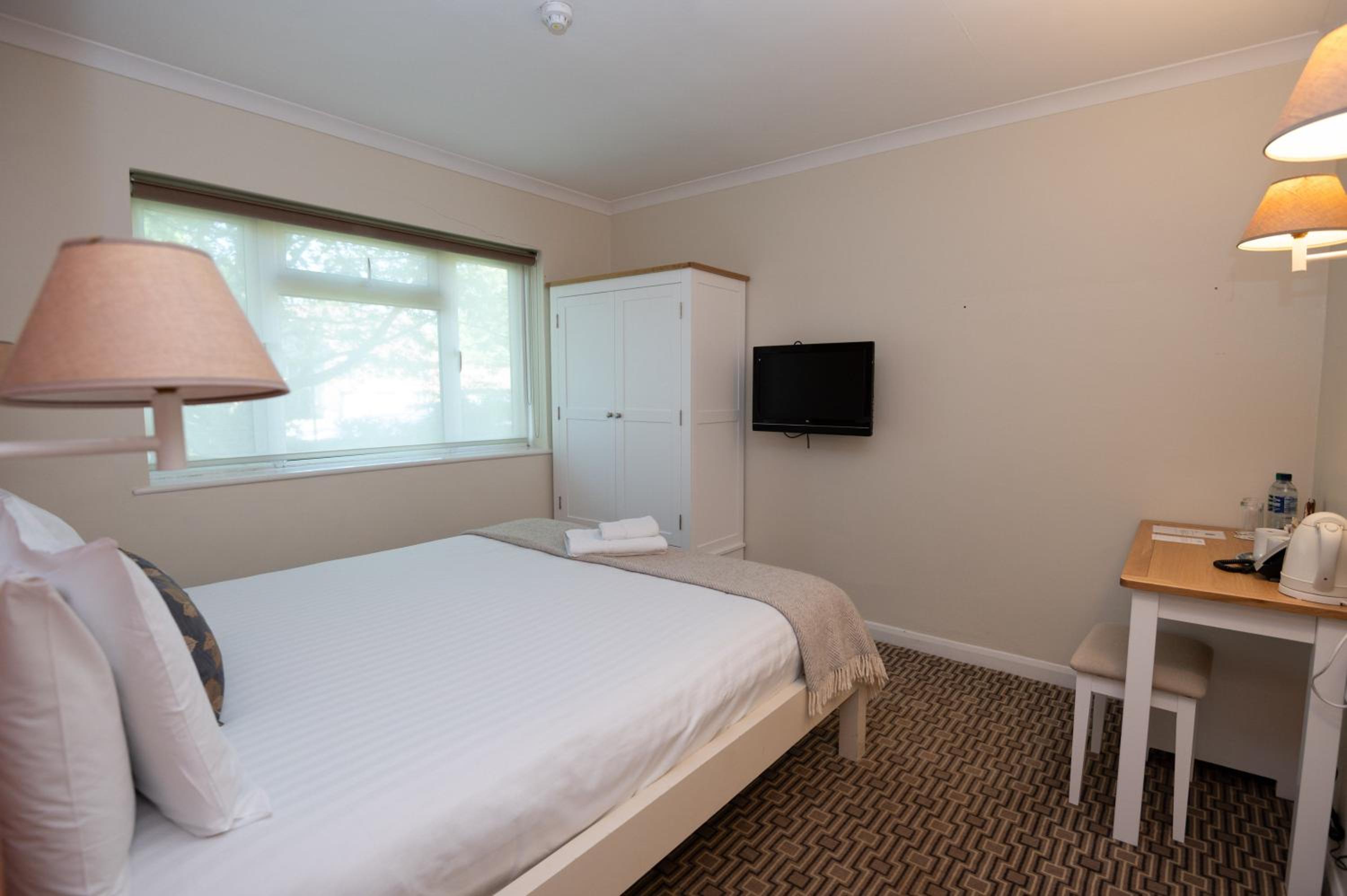Classic King Room - Non-Smoking  photo 3