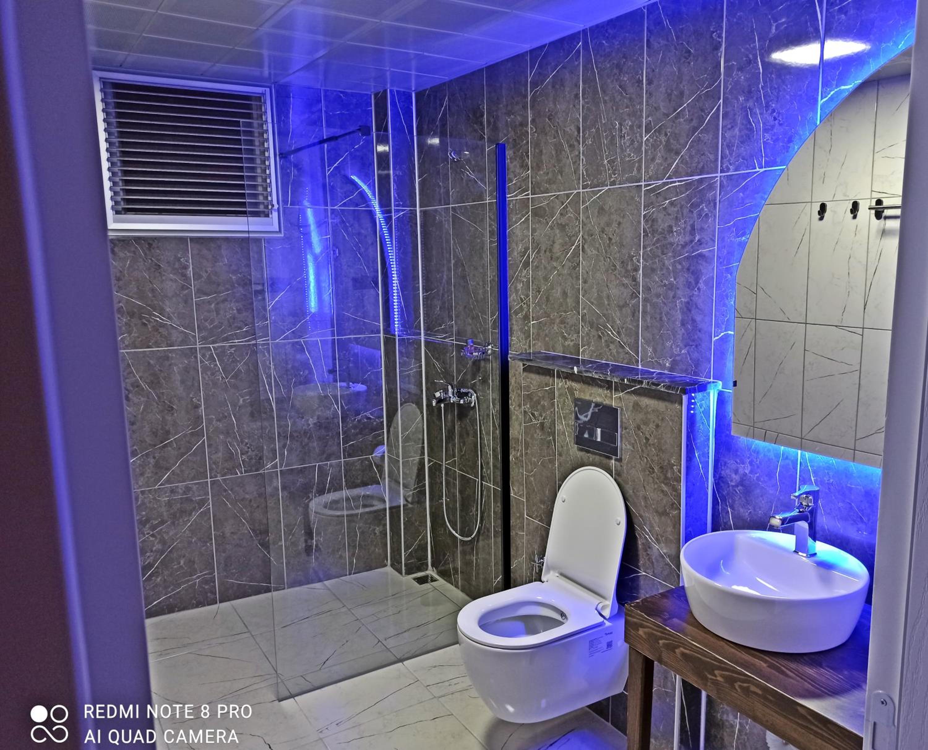 Apartment with Balcony - Photo 5