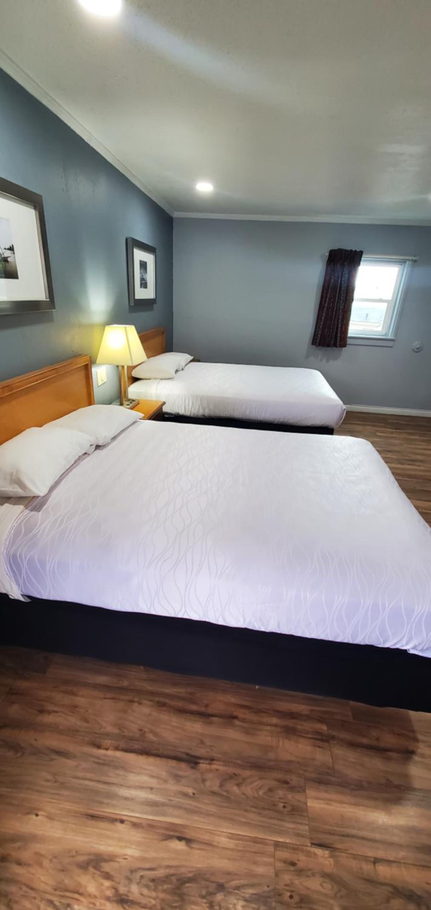 Queen Room with Two Queen Beds - Photo 11