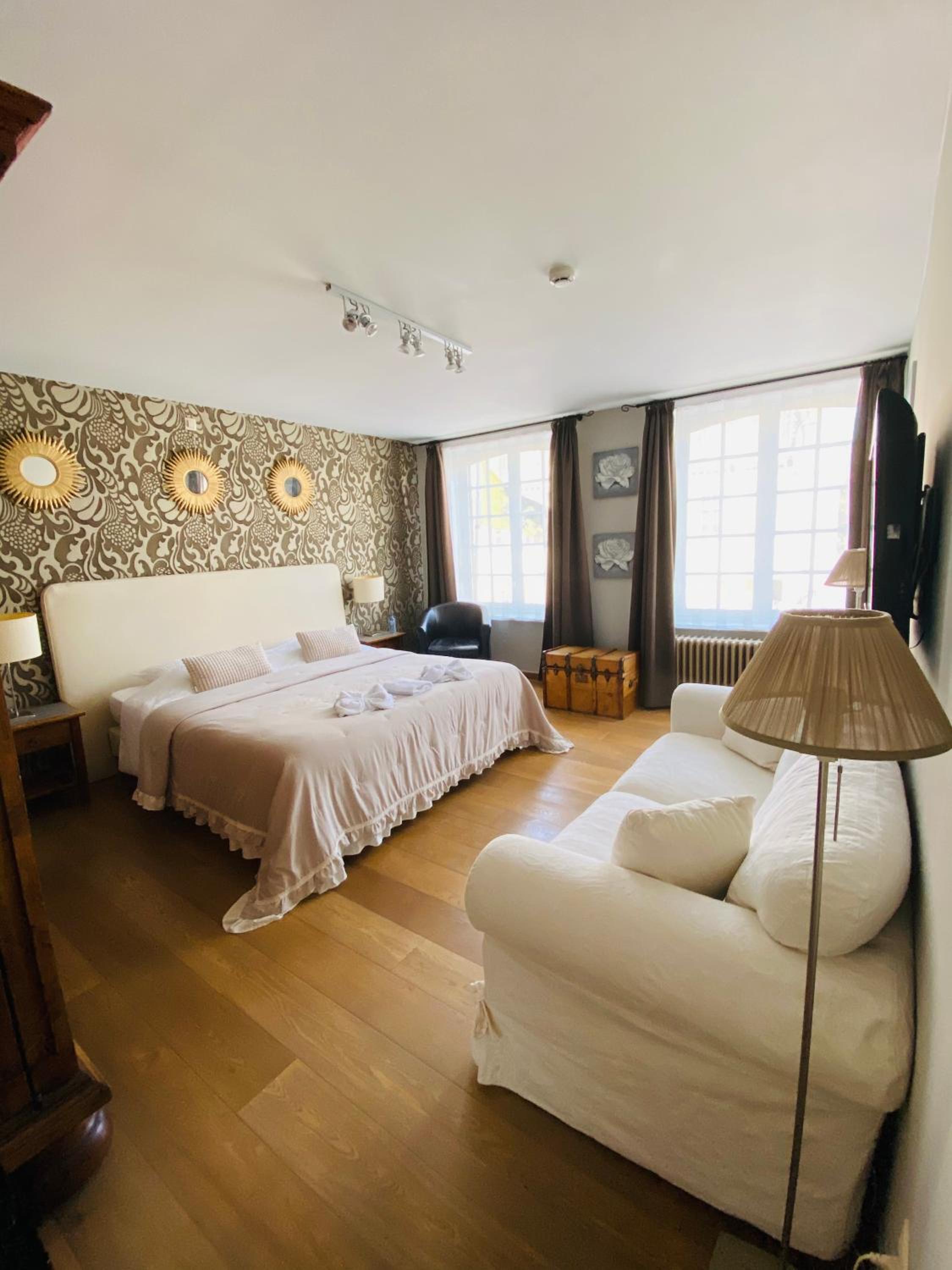 Deluxe King Room photo 3