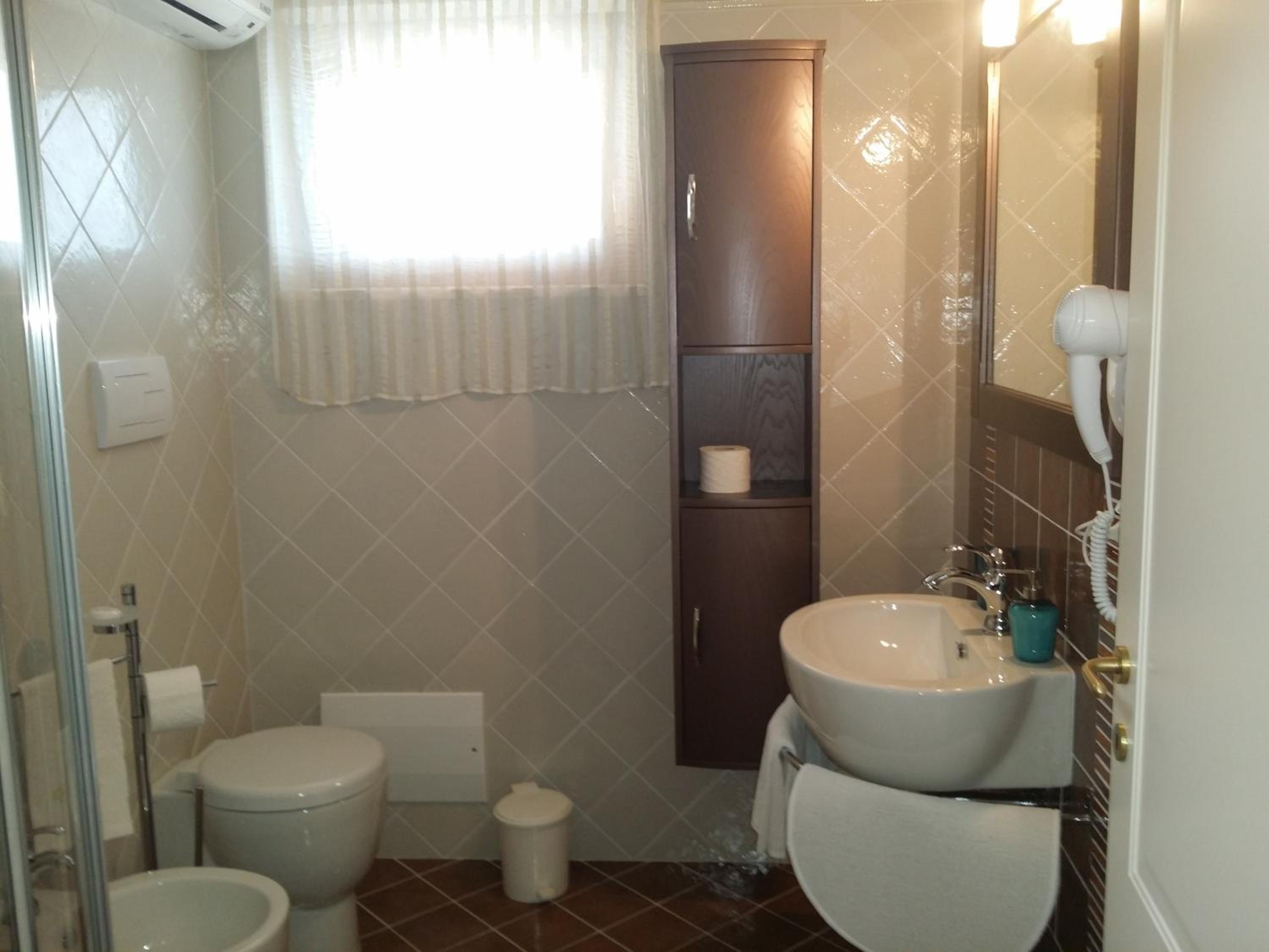 Large Double or Twin Room photo 2