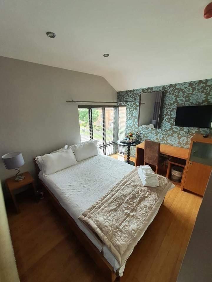 Standard Double Room - Photo 7