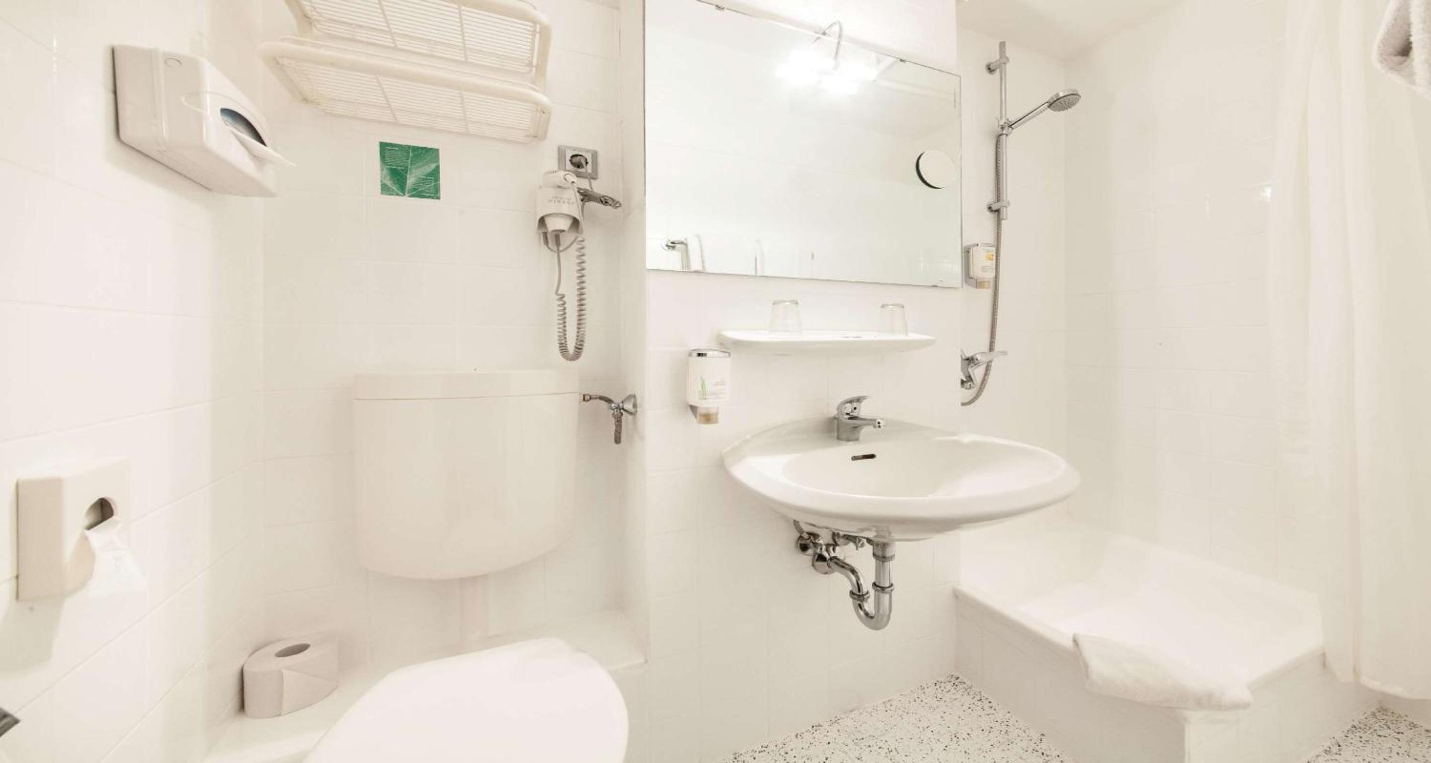Standard Double Room - Photo 2