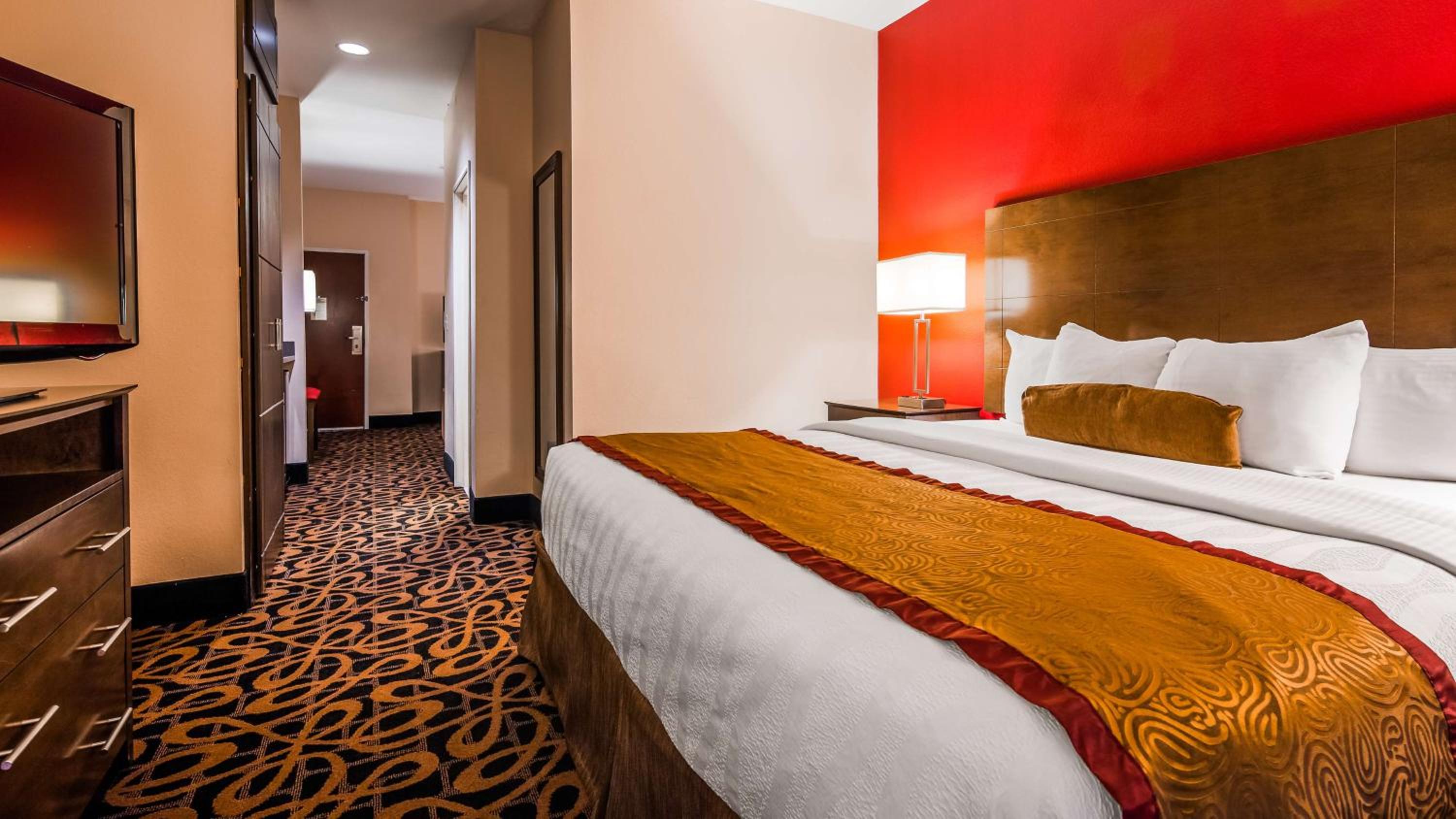Mini King Suite with Roll-In Shower - Disability Access/Non-Smoking