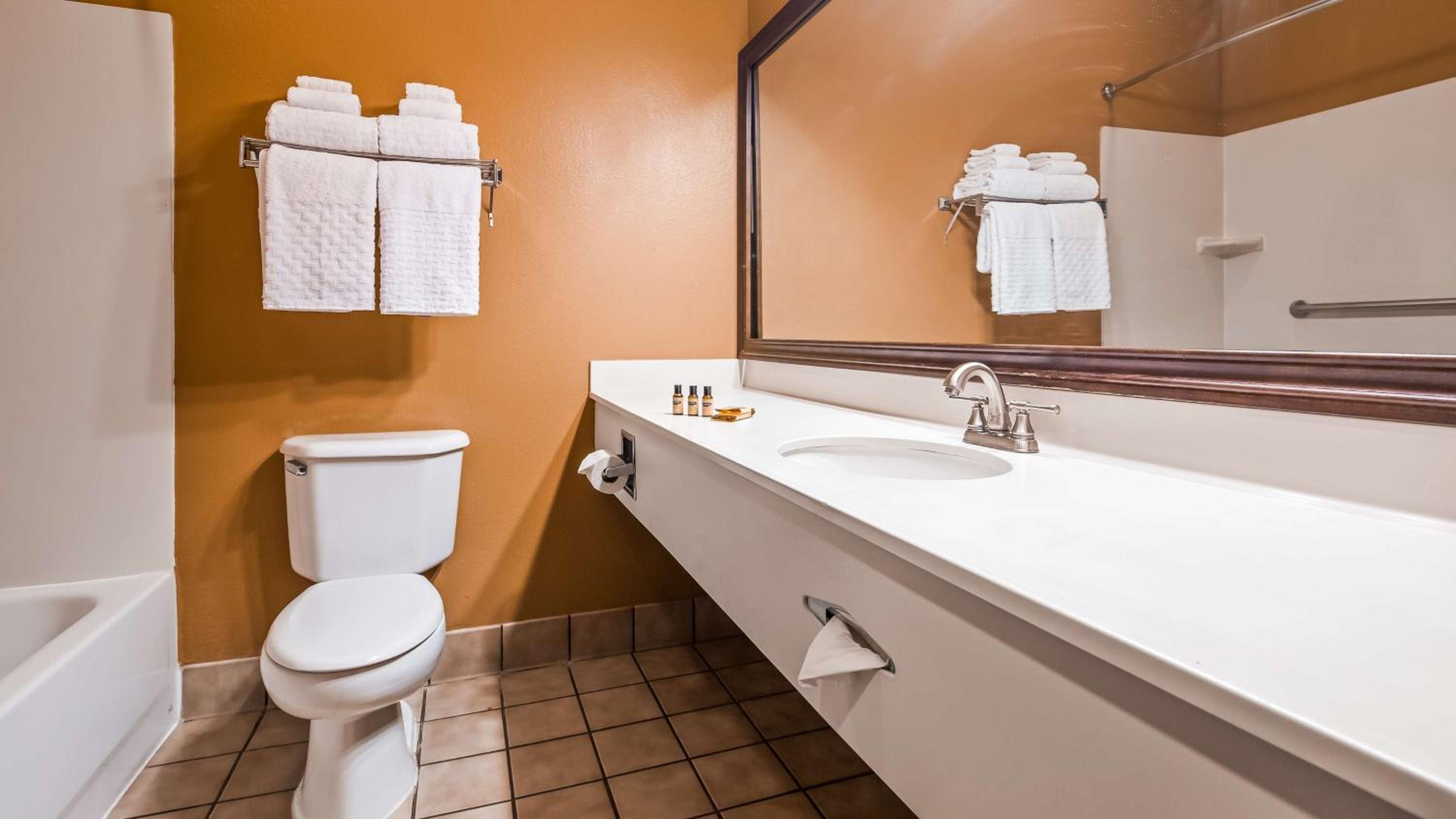 Mini King Suite with Roll-In Shower - Disability Access/Non-Smoking photo 2