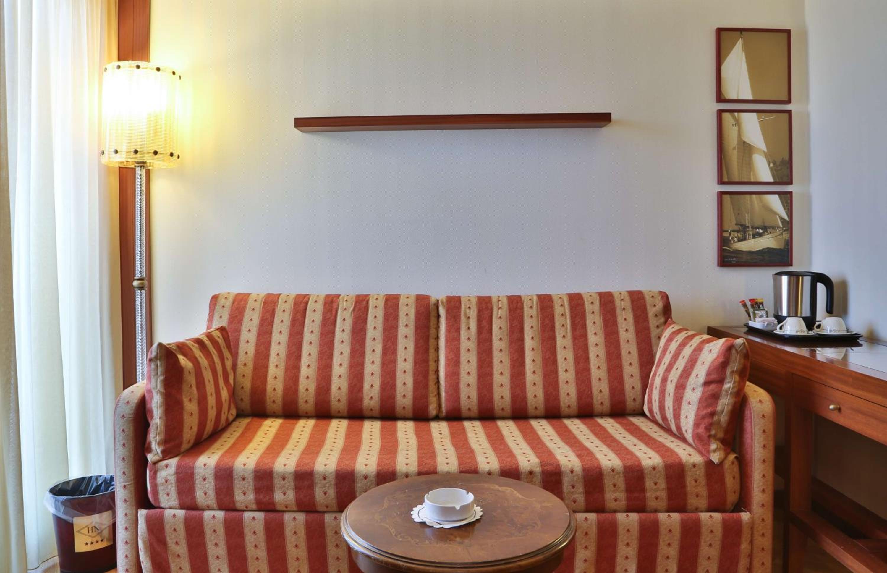 Royal King Suite - Photo 12