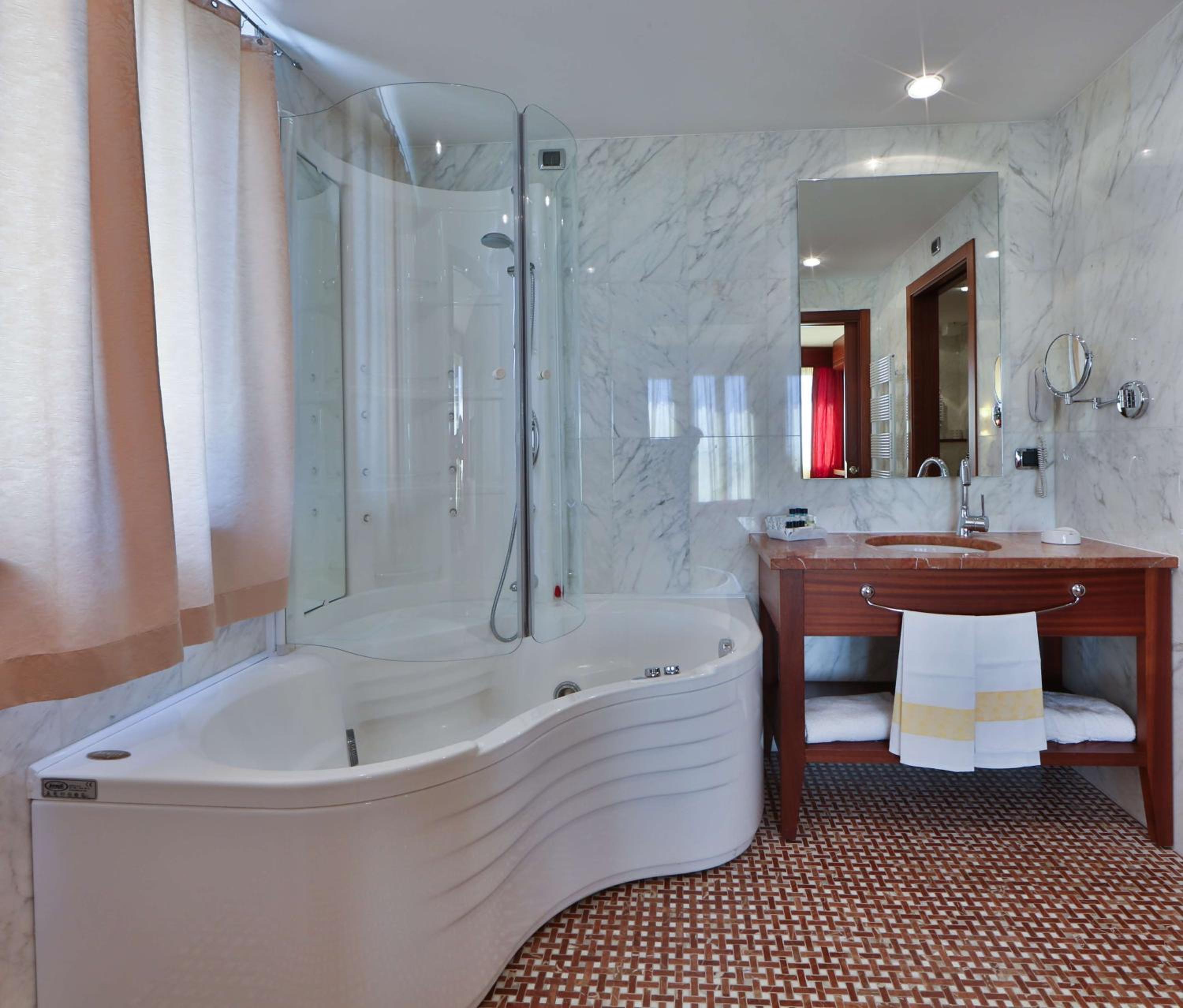 Royal King Suite - Photo 4