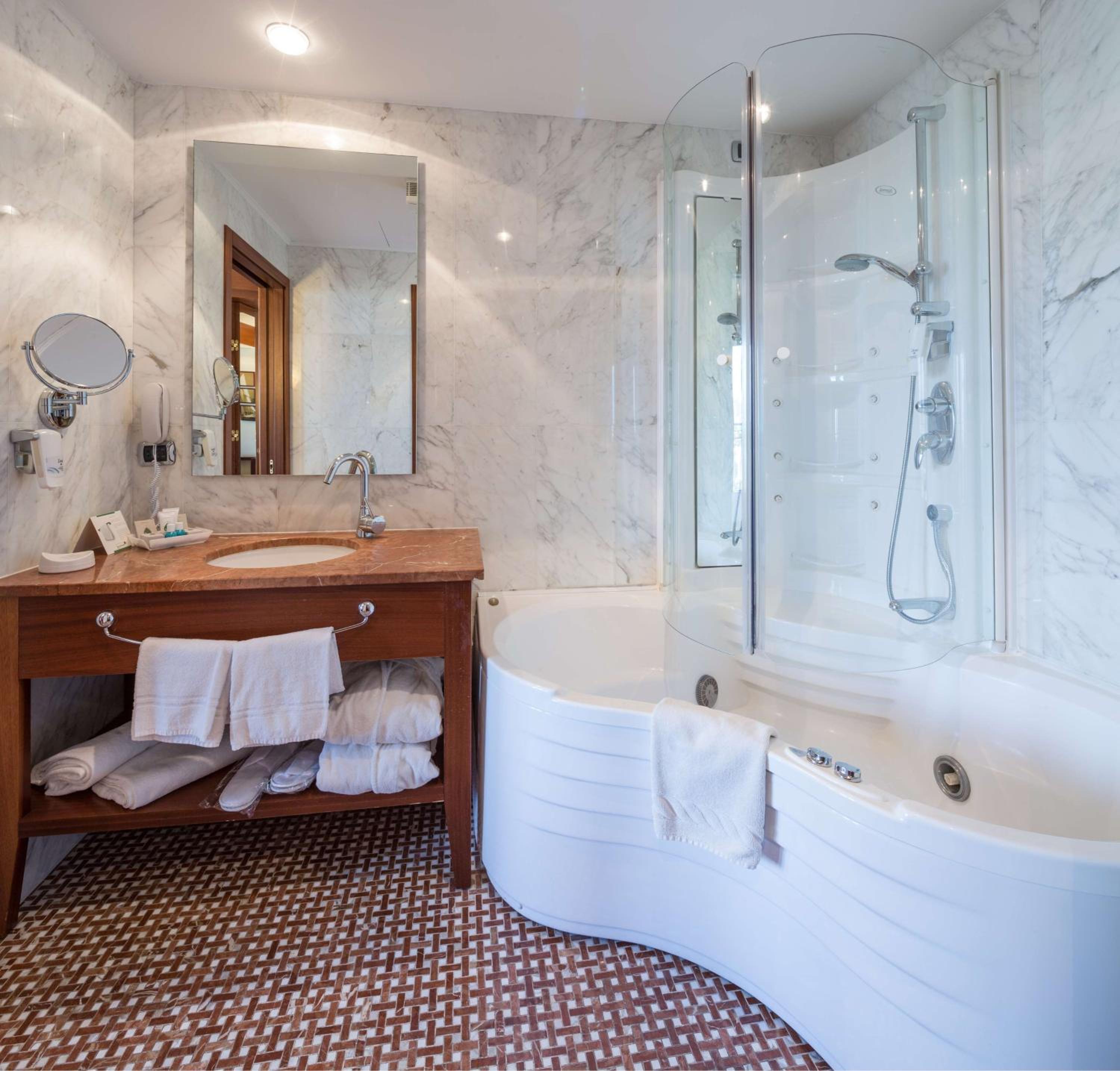 Royal King Suite - Photo 6