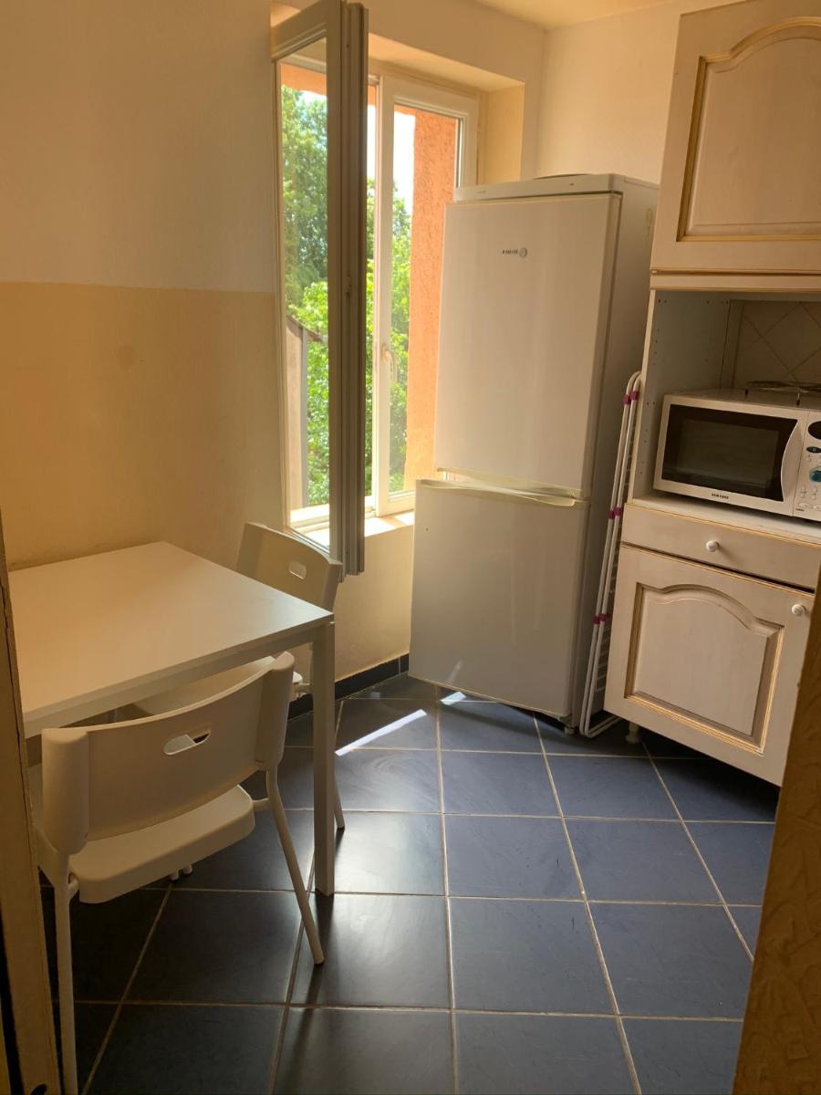 Apartment with Shower - Photo 2