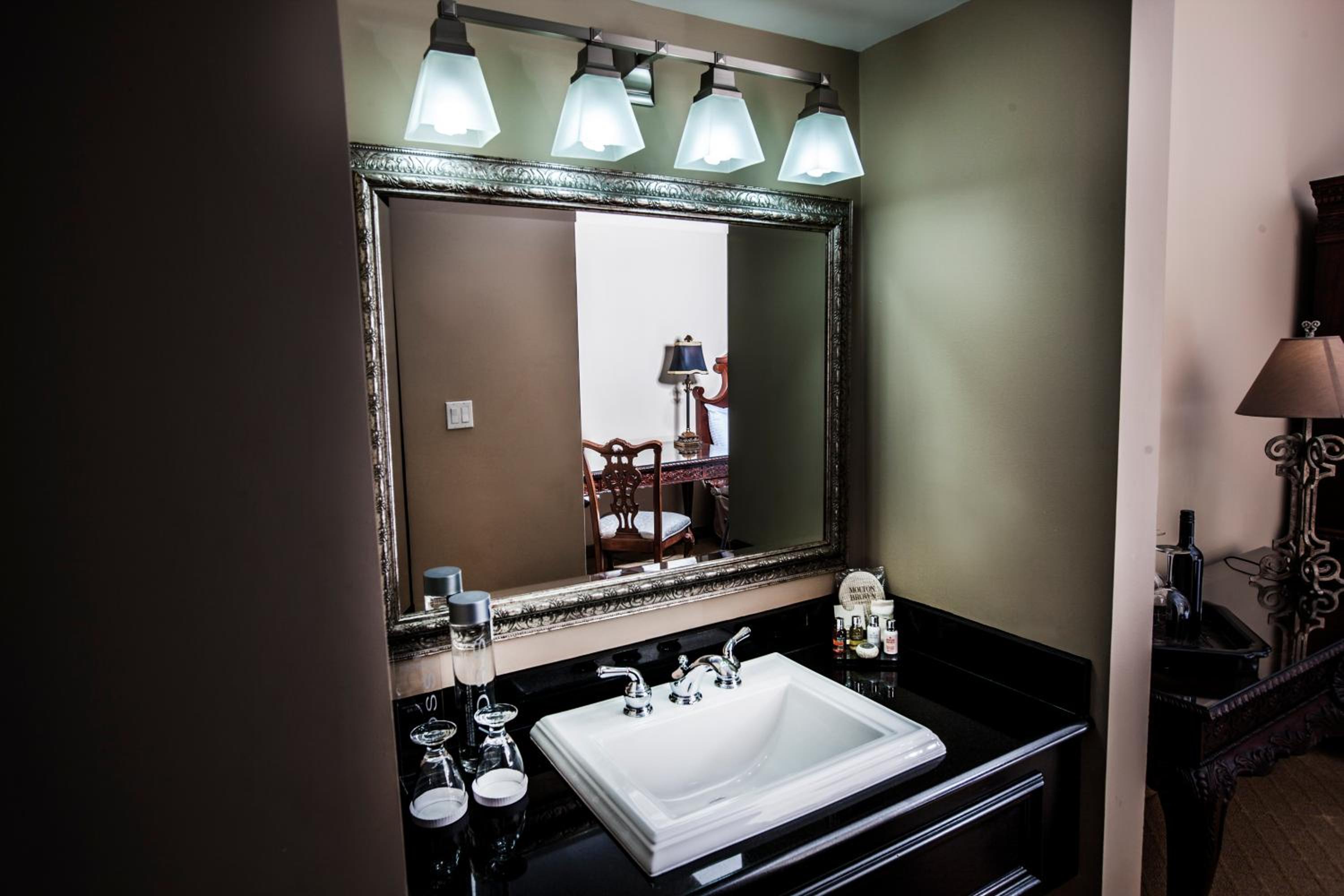 King Suite with Spa Bath and Sofa Bed - Photo 7