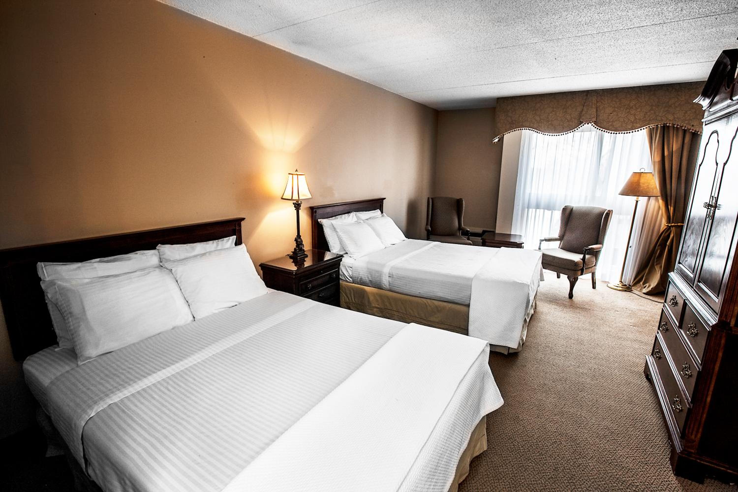 Superior Queen Room with Two Queen Beds - Photo 4