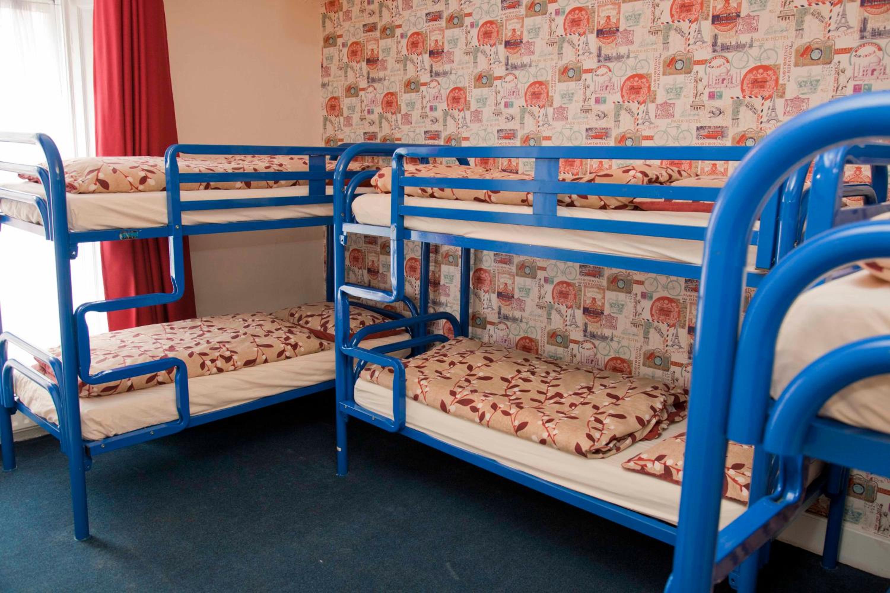 1 Bed in 6 Bedded Female Room Ensuite photo 2