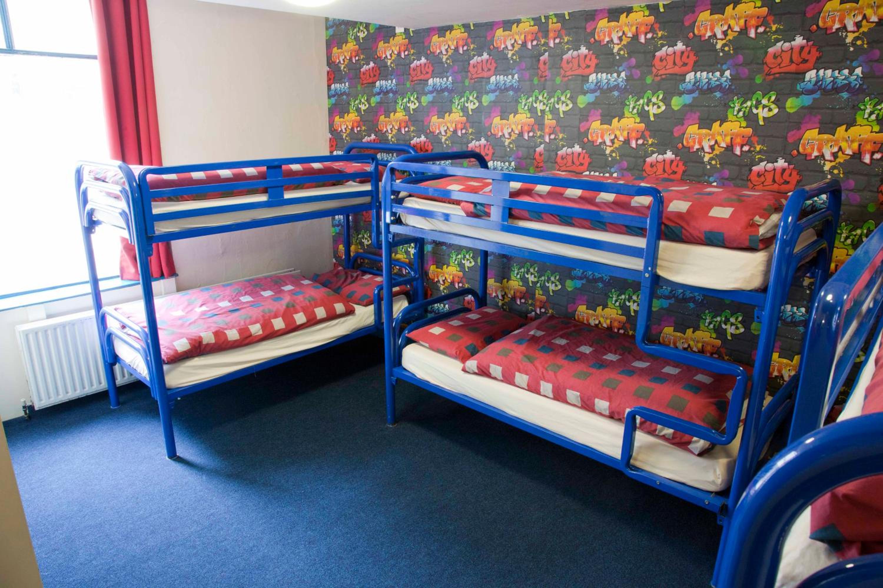 1 Bed in a 6 Bedded Room Ensuite photo 3