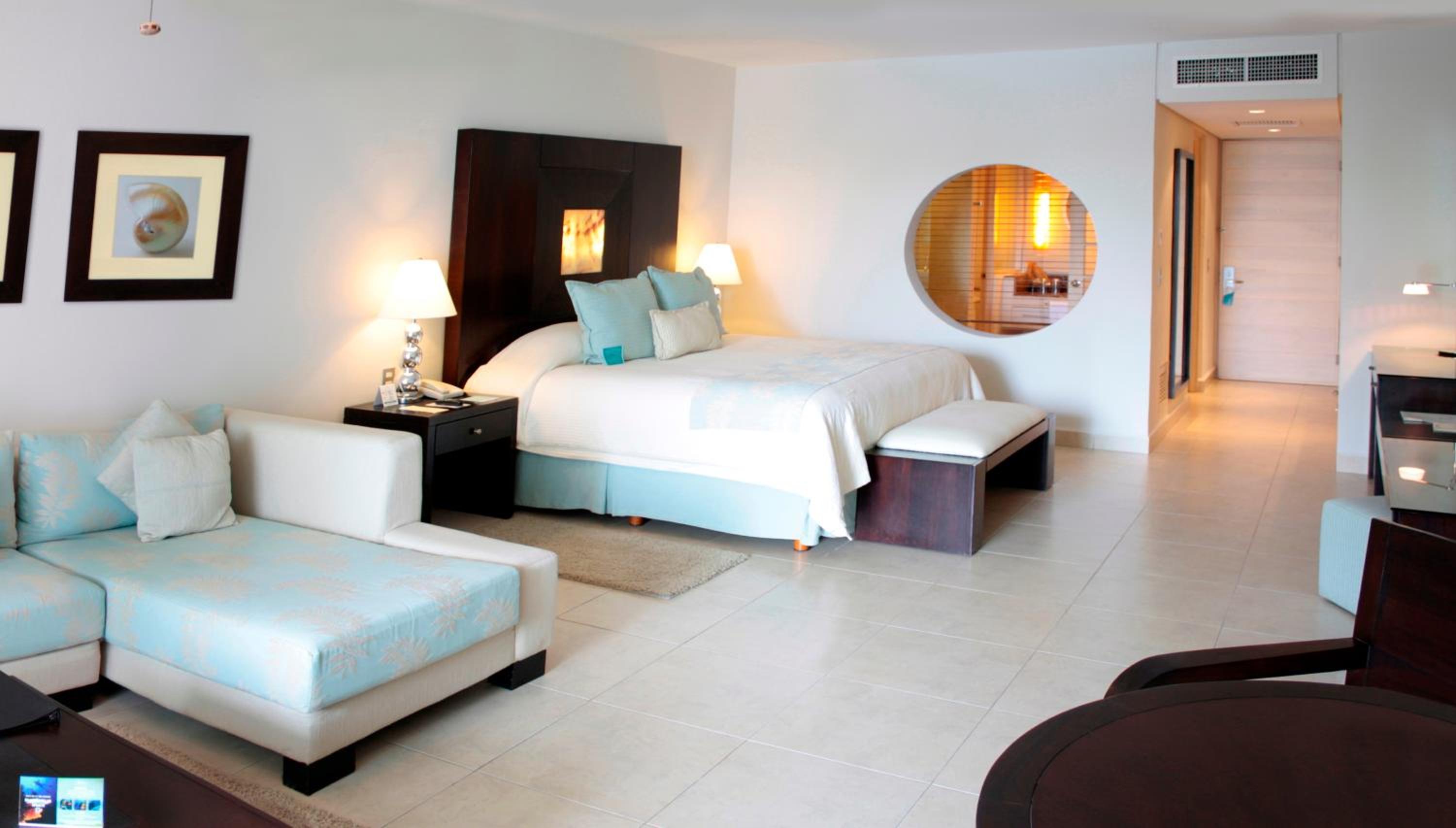 Junior Suite Ocean View Queen