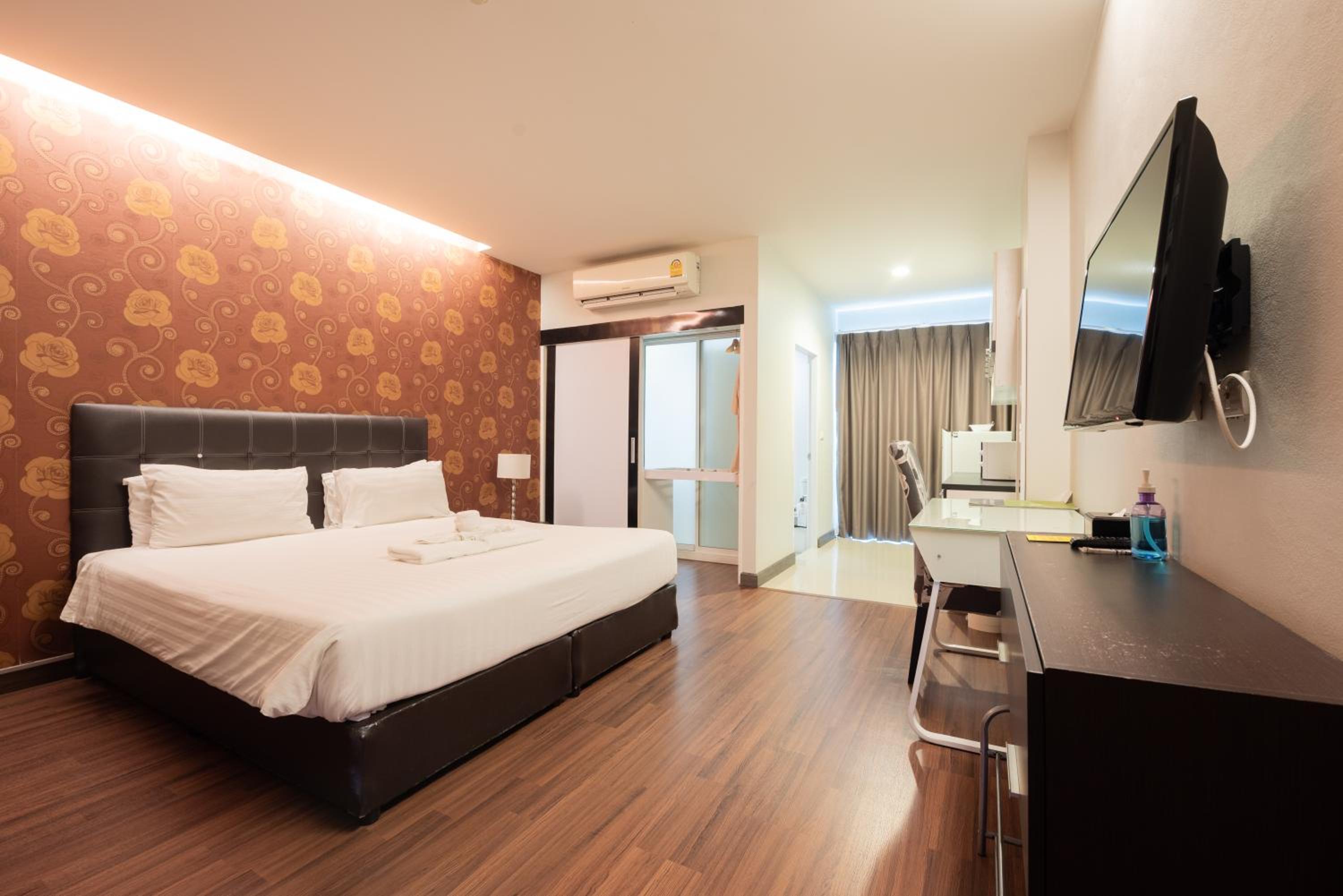 Deluxe King Room