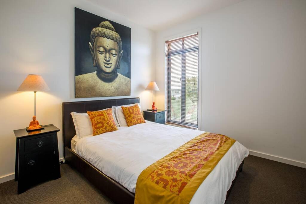 Three-Bedroom House photo 2