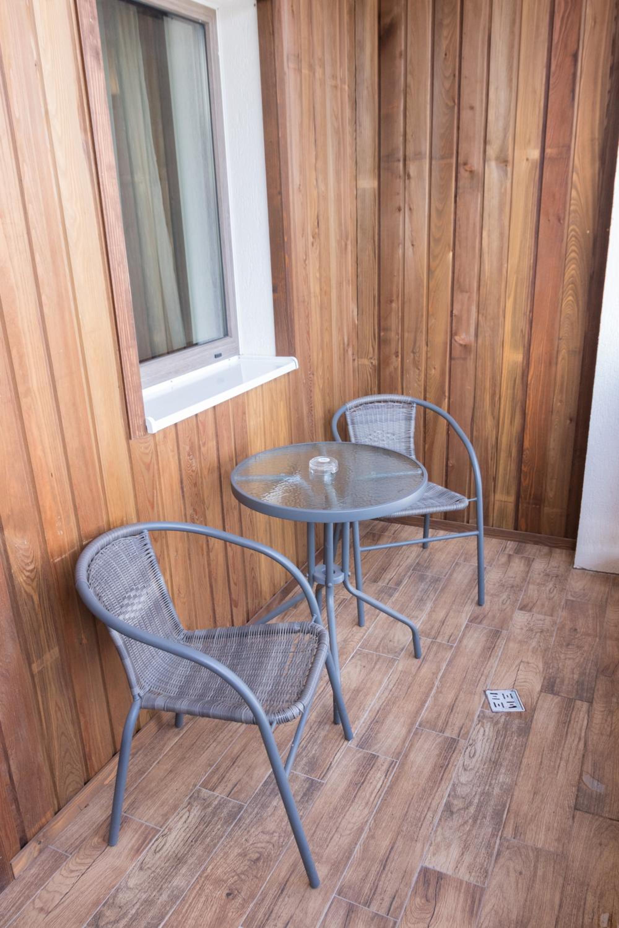 Apartment with Balcony - Photo 5