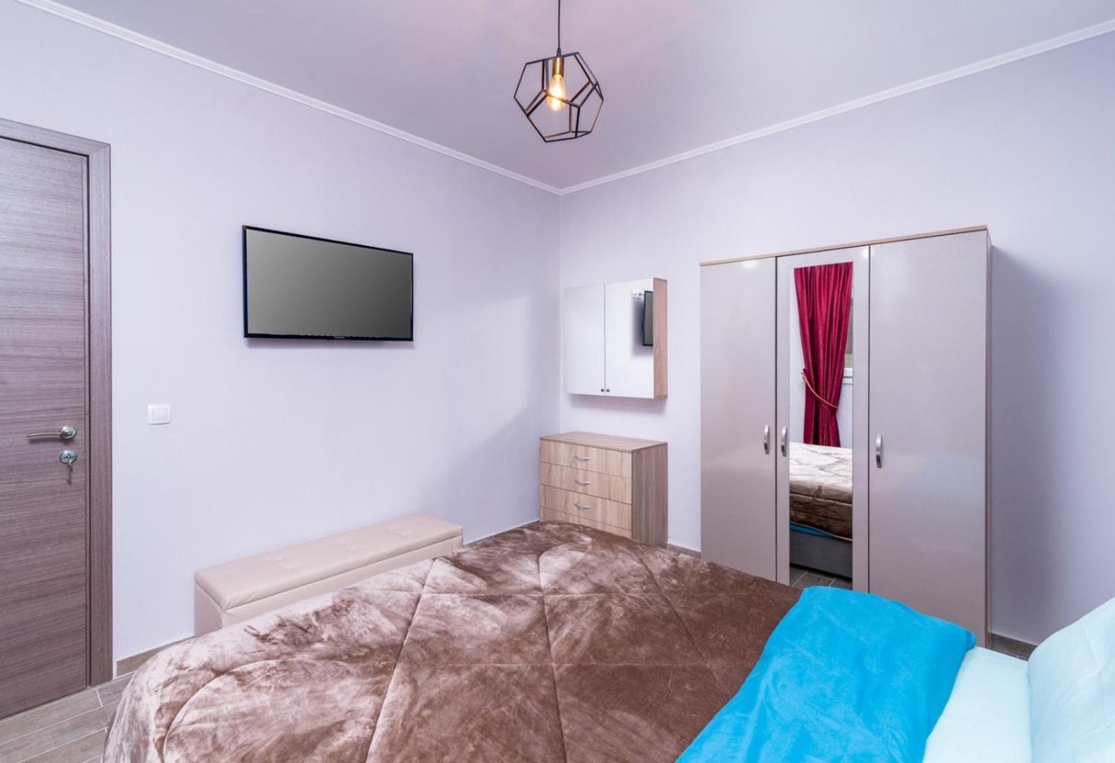 One-Bedroom Apartment - Photo 1