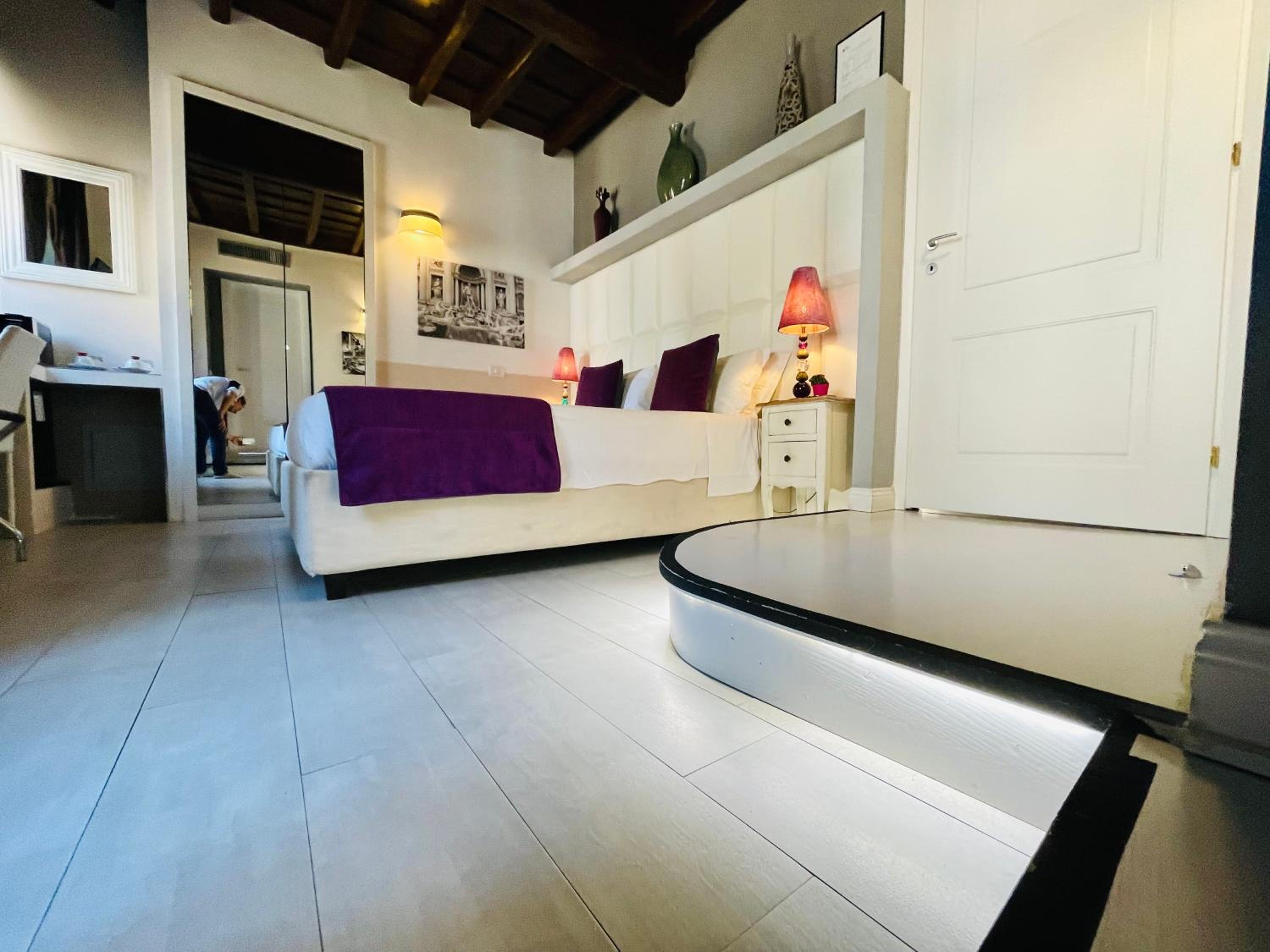 Deluxe Double Room with Shower photo 2