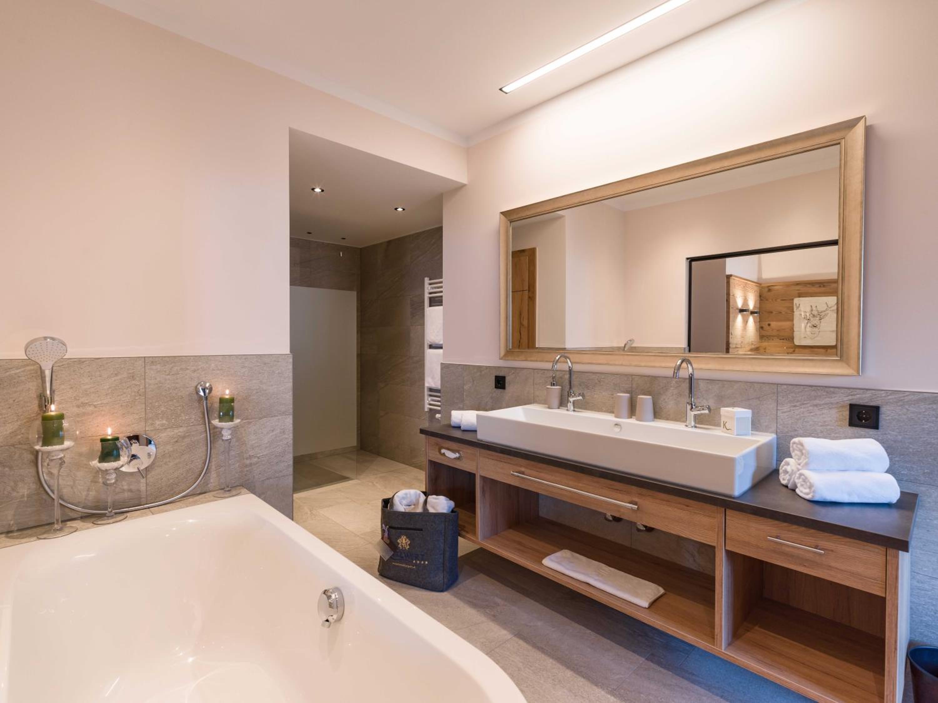 Superior Suite - Photo 6