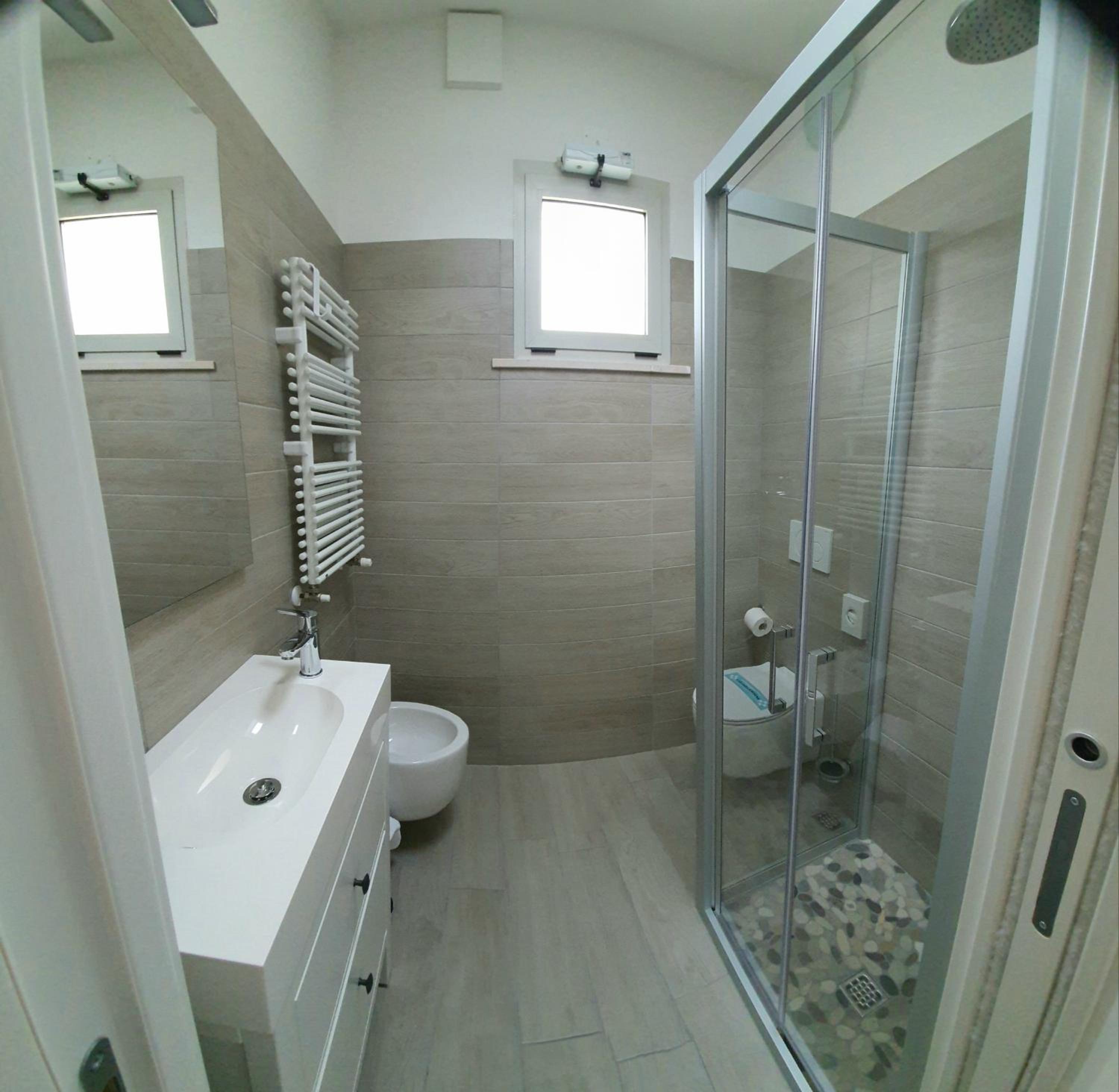 Deluxe Single Room with Balcony and Side Sea View photo 1