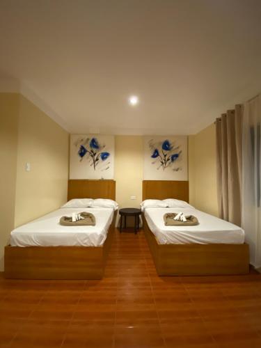 Family Room with Private Bathroom photo 1
