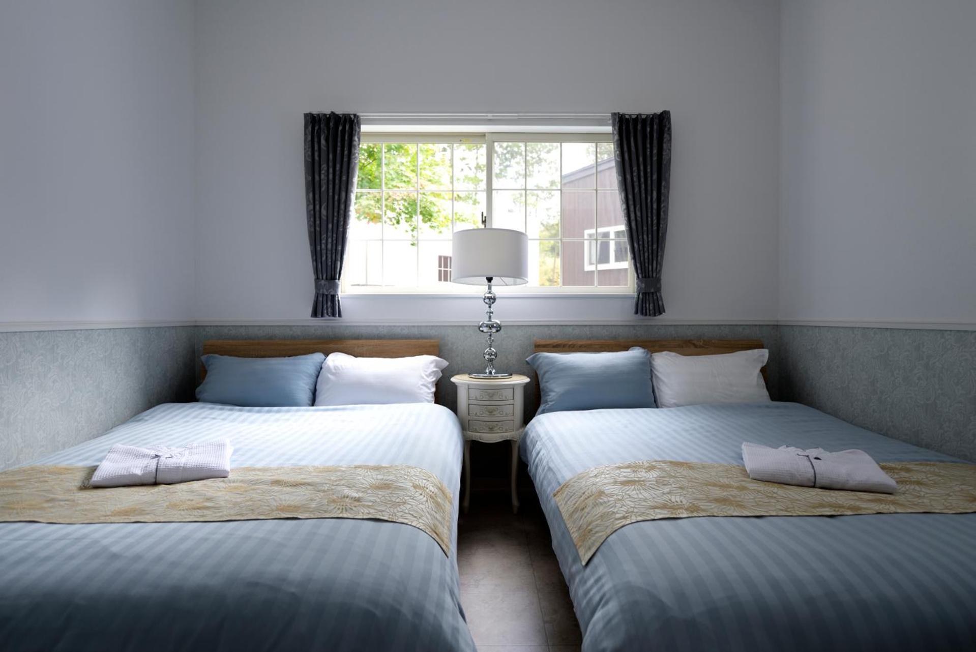 Semi Double Room with Loft Beds