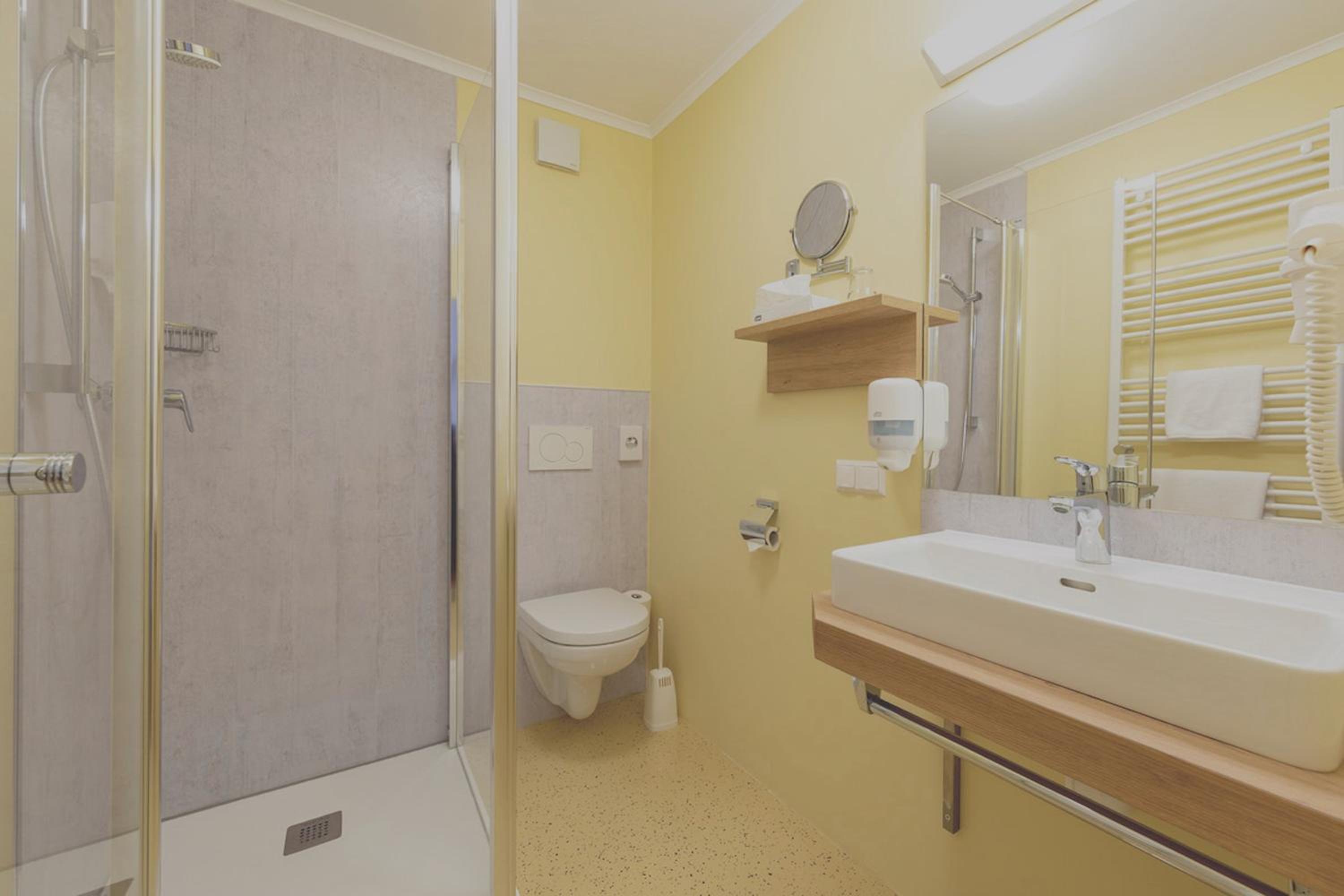 Deluxe Double Room with Balcony - Photo 3